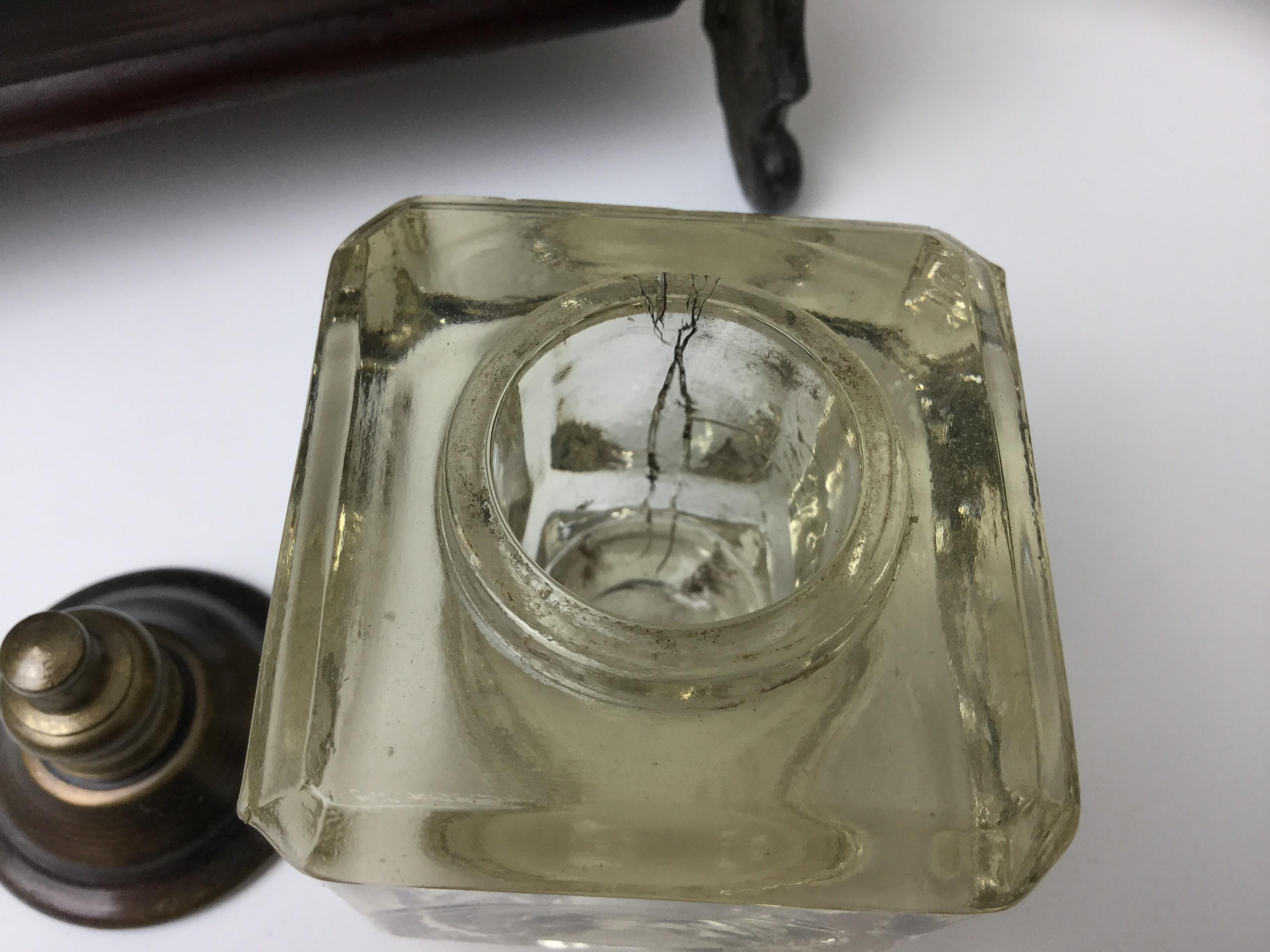 Ancien encrier de bureau à double encrier en bois et Irion avec poignée 2