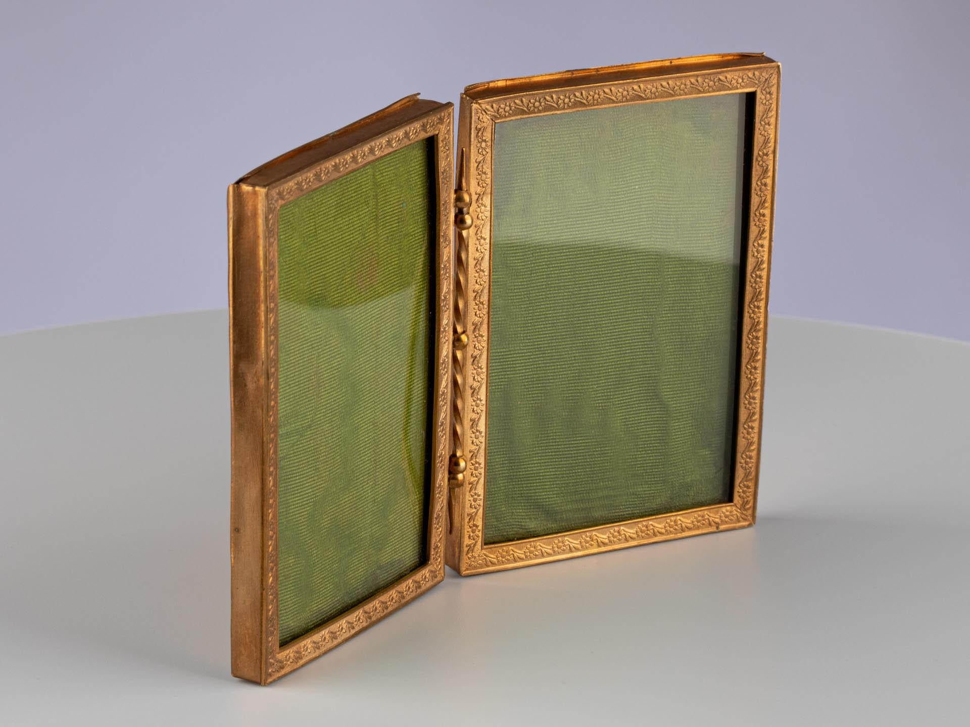 Brass Antique Double Picture Frame, Louis XVI Style, France, Circa 1880, 6 x 9 cm
