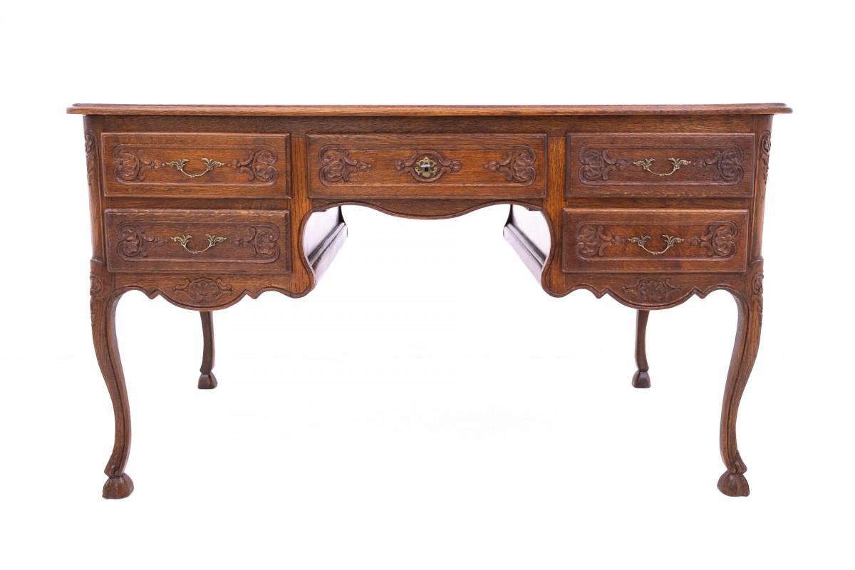 Antique desk from the late 19th century, France.

Furniture in very good condition, after professional renovation.

Dimensions: height 81 cm / width 142 cm / depth 82 cm

Recess for armchair: height 59 cm / width 45 cm
