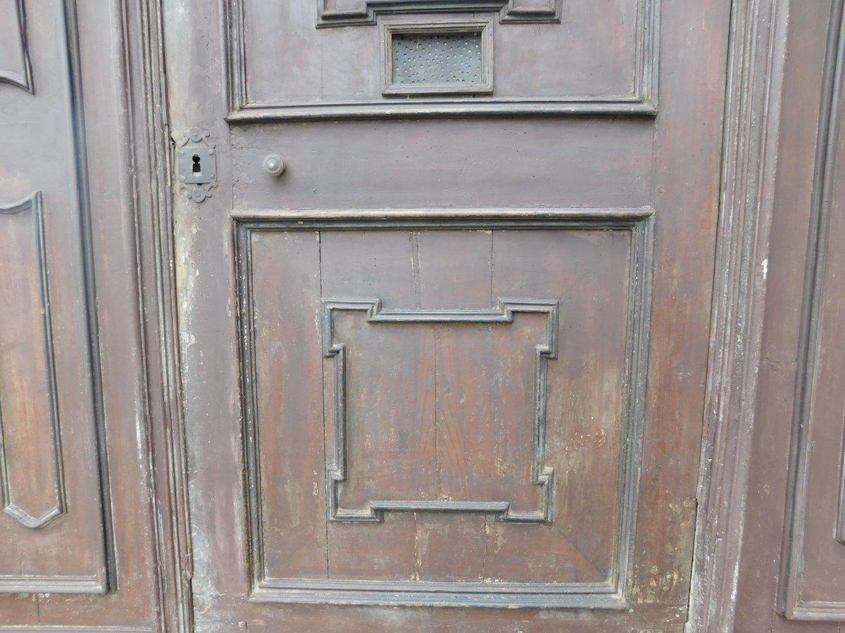 Antique double-sided entrance door in carved walnut, 18th century Italy In Good Condition For Sale In Cuneo, Italy (CN)