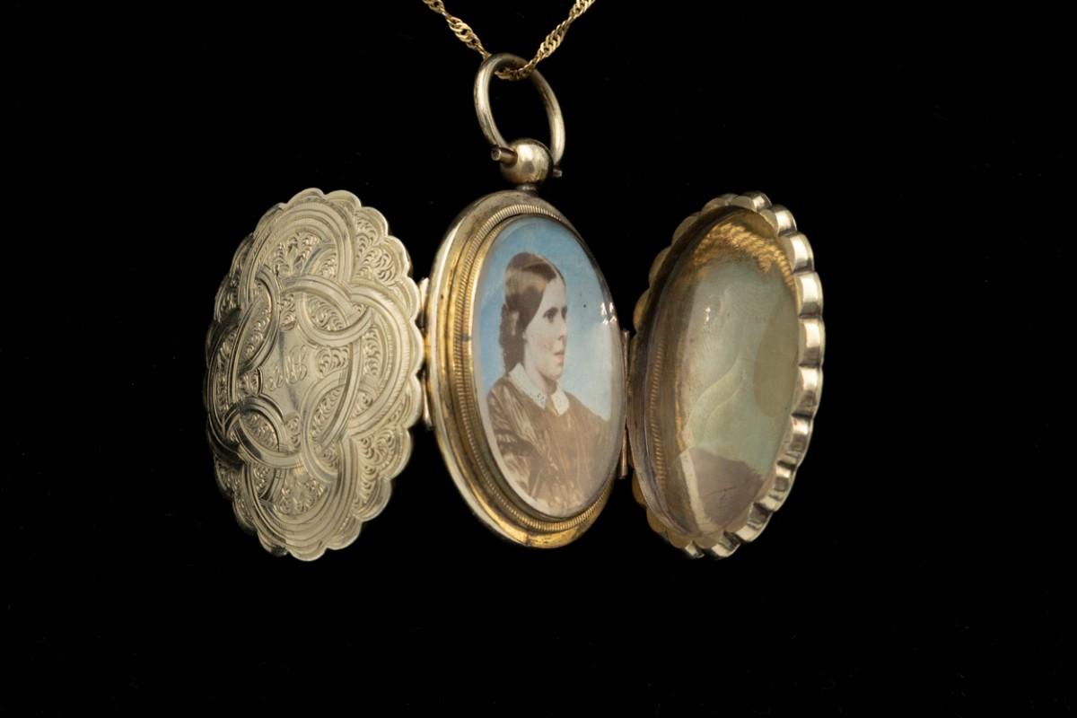 Victorian Antique double-sided locket, Great Britain, 19th century.