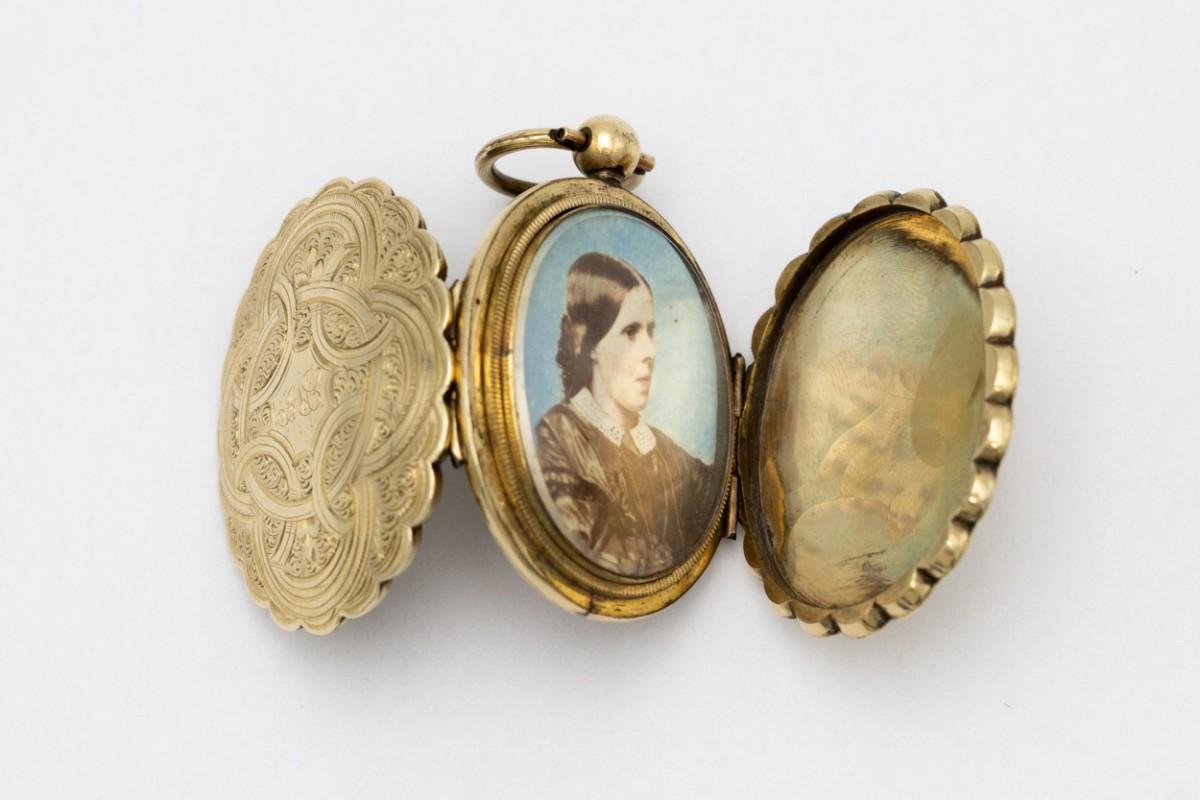 Women's or Men's Antique double-sided locket, Great Britain, 19th century.