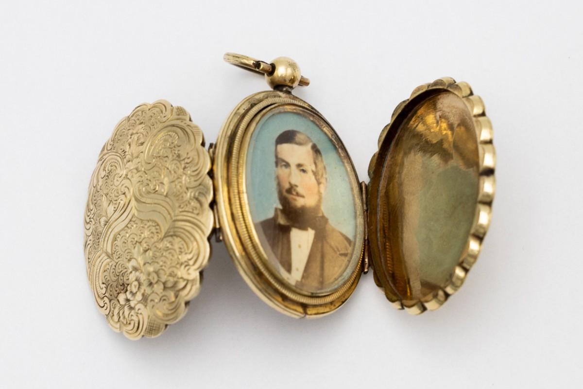 Antique double-sided locket, Great Britain, 19th century. 1