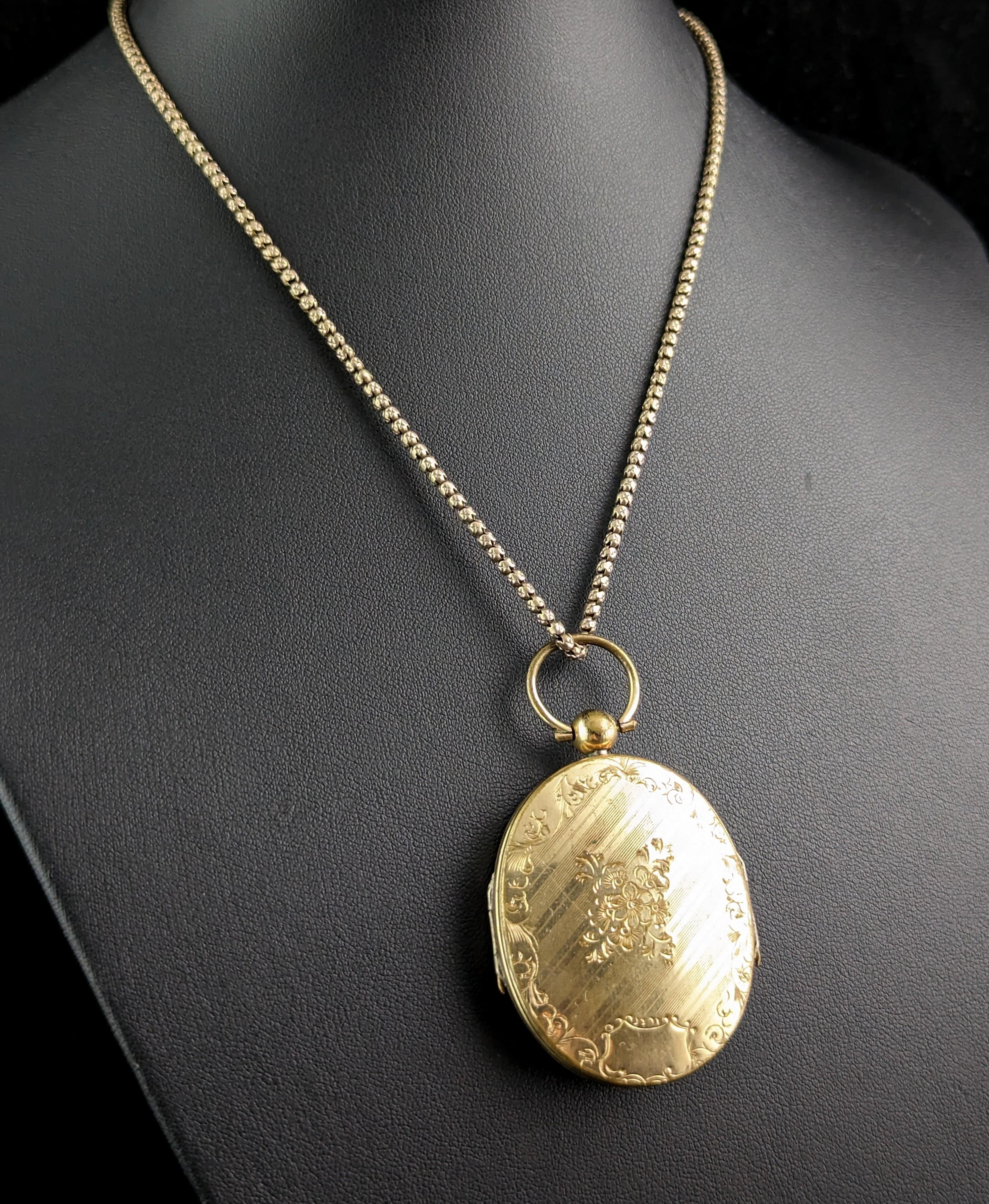 Antique Double sided mourning locket and chain necklace, Victorian  In Good Condition In NEWARK, GB
