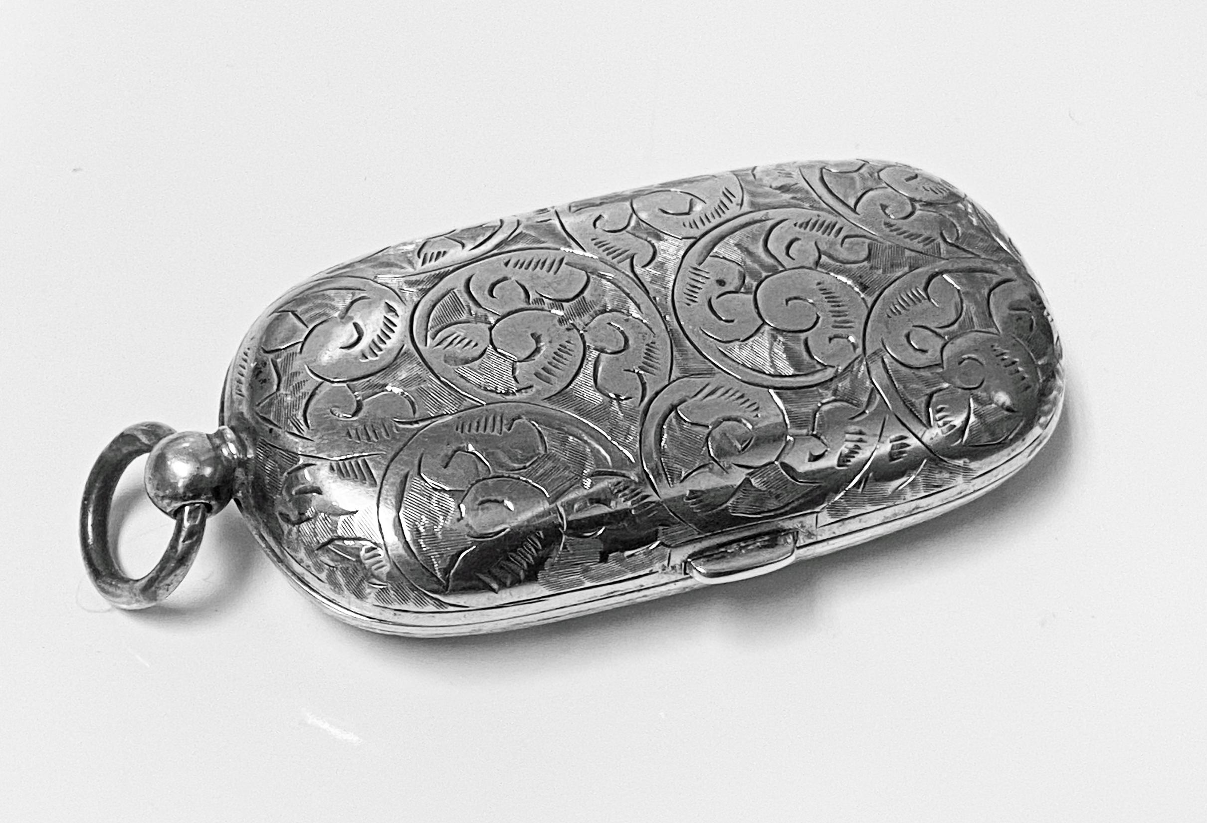 Antique English Victorian solid sterling silver double sovereign case, Birmingham 1903 Saunders & Shepherd. Oval shaped case hand chased foliate decoration, vacant cartouche on the front. Suspension loop ring on one end, push button on the side to