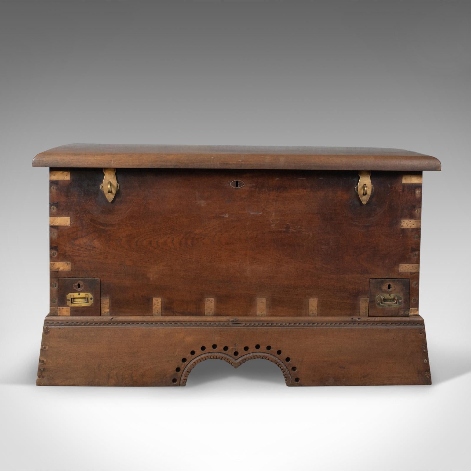 This is an antique dowry chest, a Burmese, teak trunk dating to the late 19th century, circa 1890.

Attractive Burmese dowry chest
Stout teak construction displaying good colour
Grain interest throughout with a desirable aged patina.

Brass