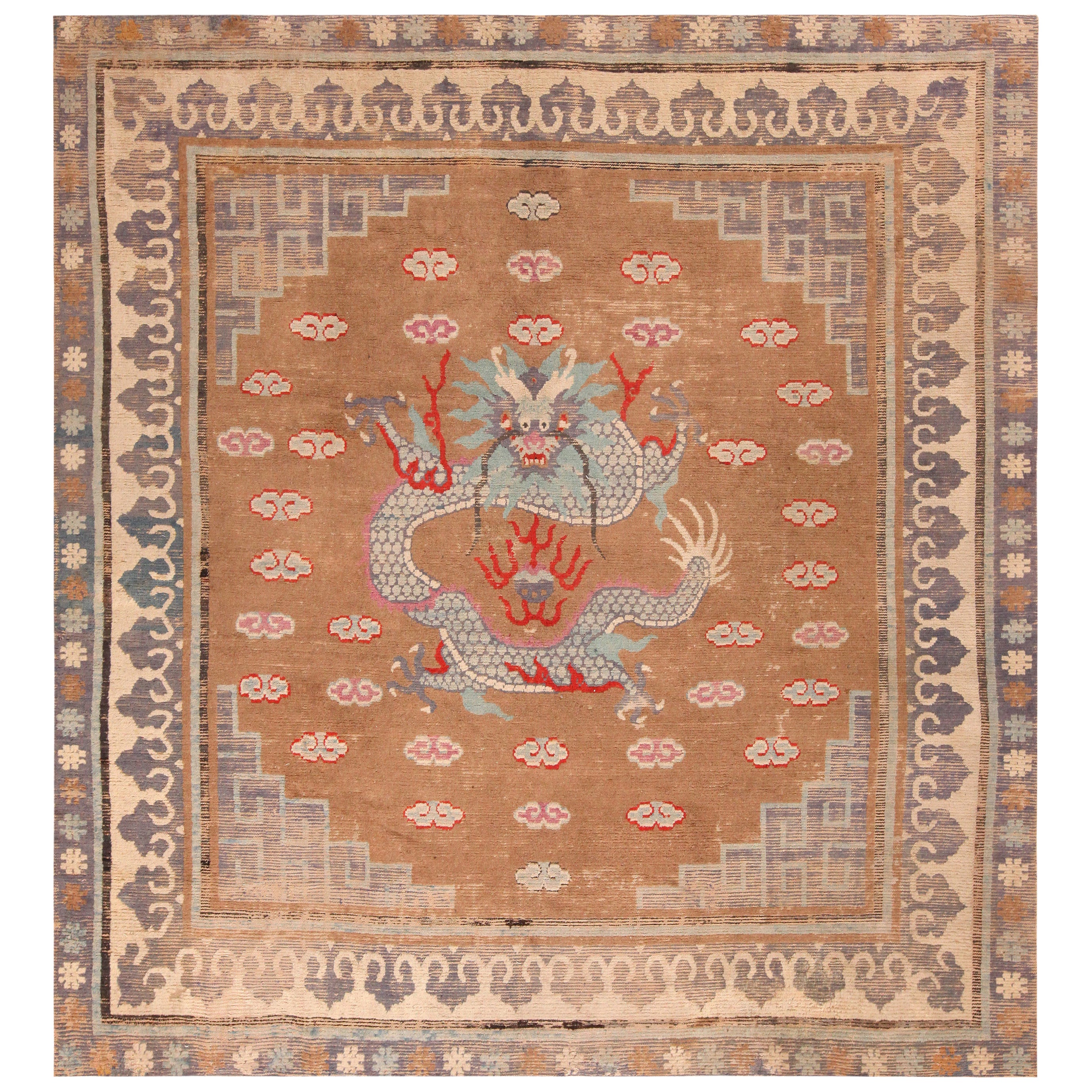Antiker mongolischer Teppich im Drachendesign. 10 ft 3 in x 11 ft im Angebot