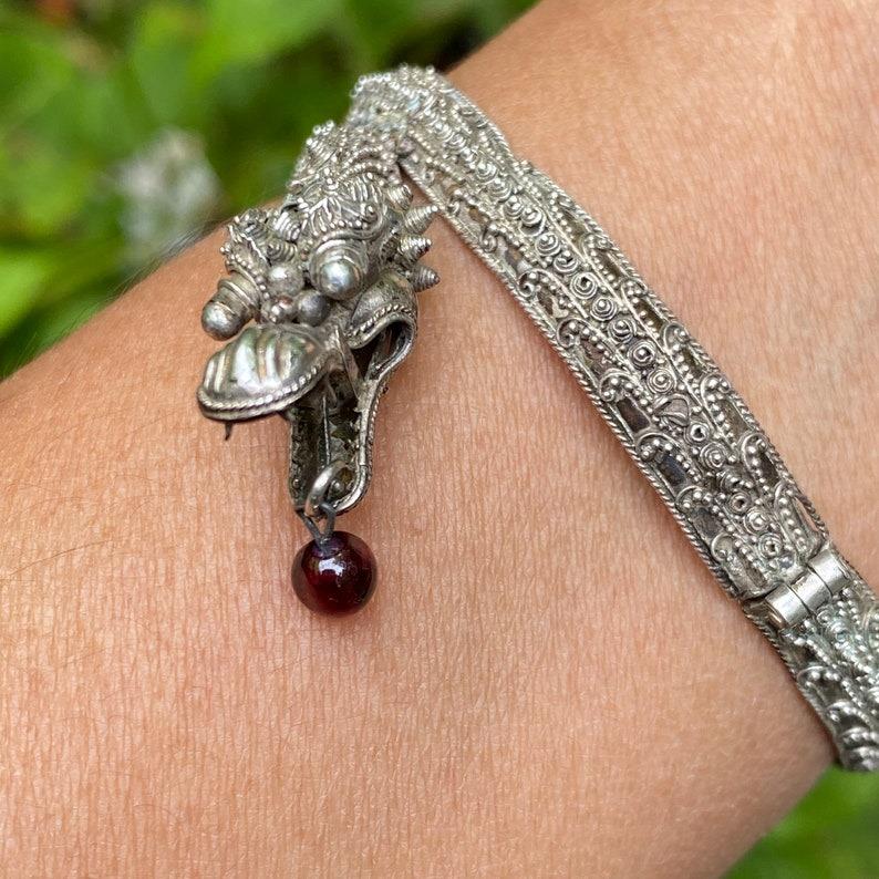 Bracelet à charnière Dragon Antiques Silver en vente 6