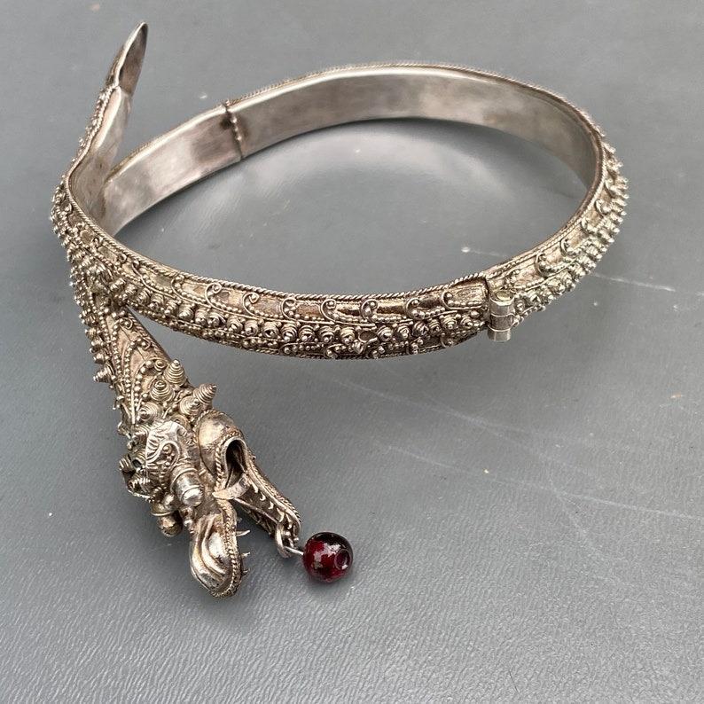 Bracelet à charnière Dragon Antiques Silver Unisexe en vente