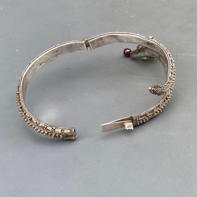 Bracelet à charnière Dragon Antiques Silver en vente 4