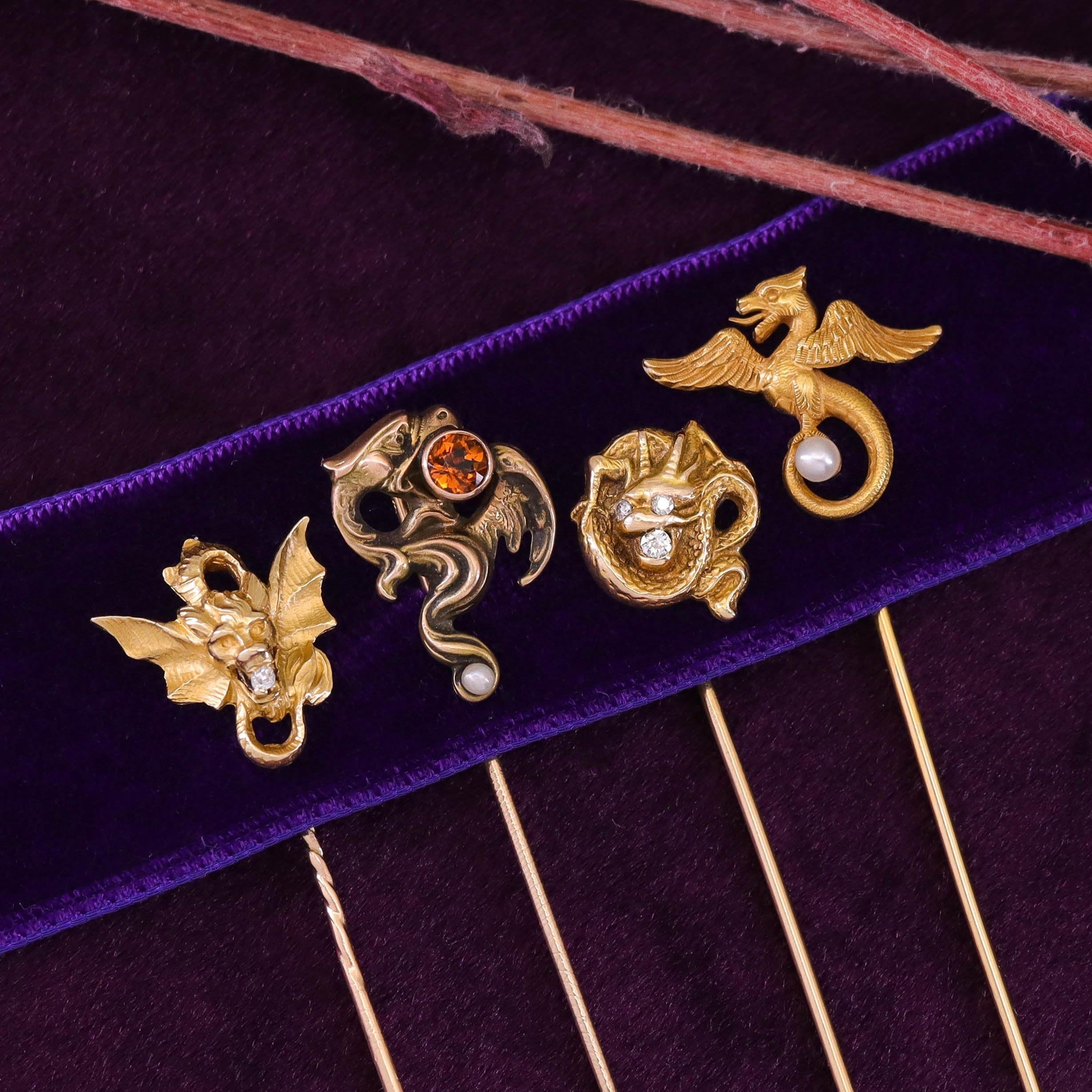 Antico dragone in oro 18 carati in vendita 1