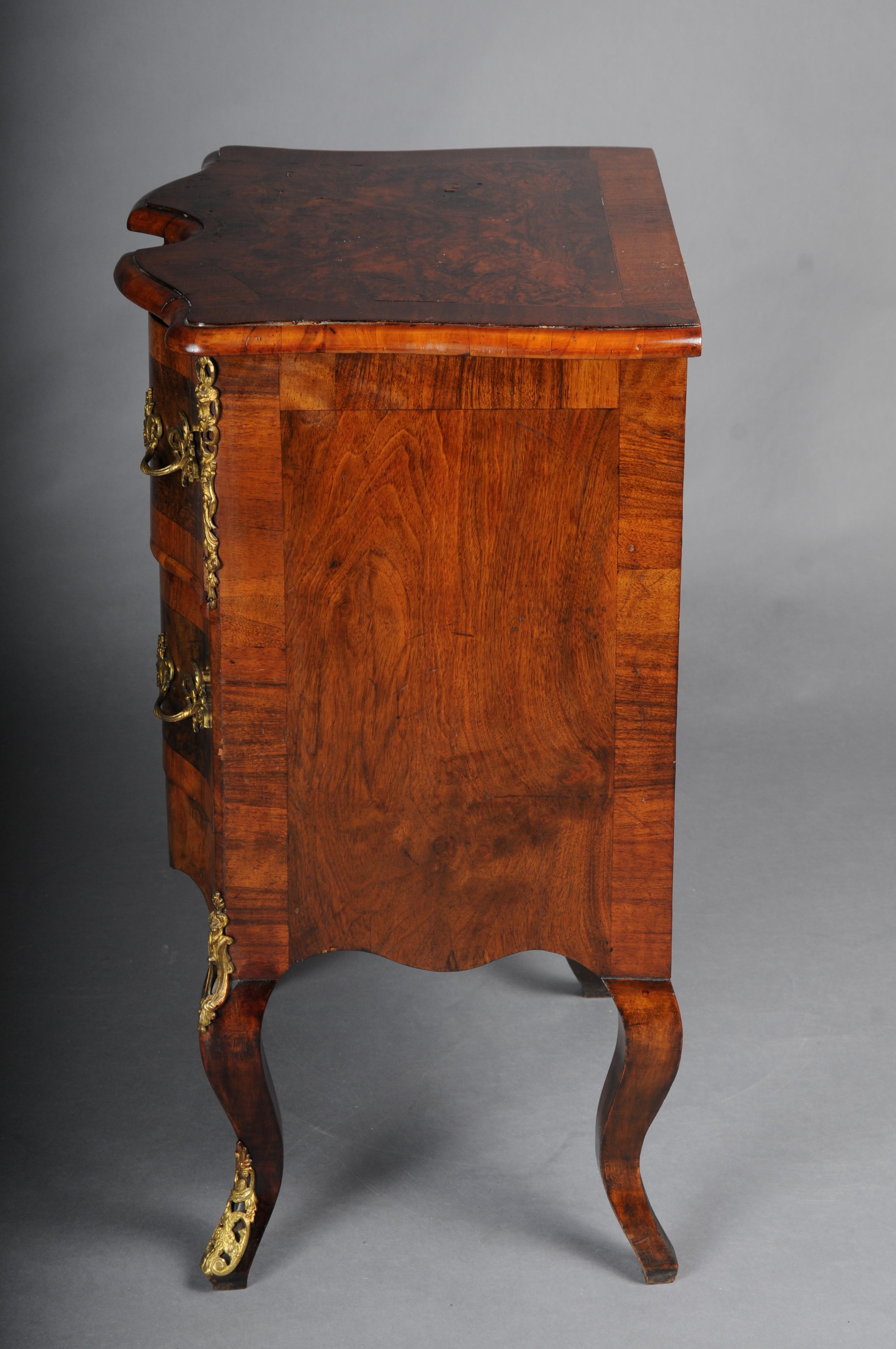 XIX secolo Antica cassettiera di Dresda, in Oak con impiallacciatura in noce, 1870 ca. in vendita