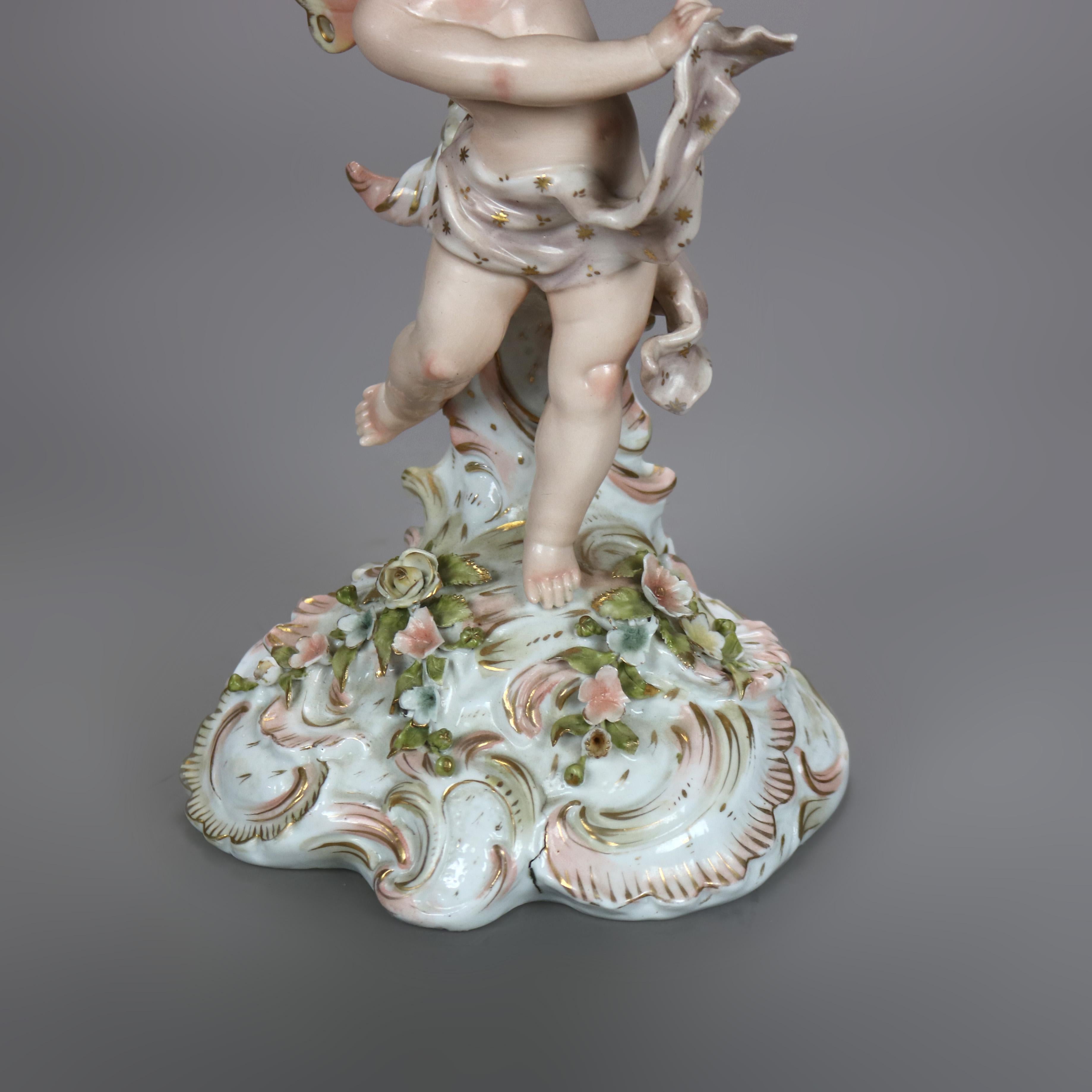 Antike Dresden oder Meißen Klassische Figuraler Cherub Handbemalt & Vergoldet Porzellan Öllampe mit Cherub & Blumen 19.

Maße - 16 1/4