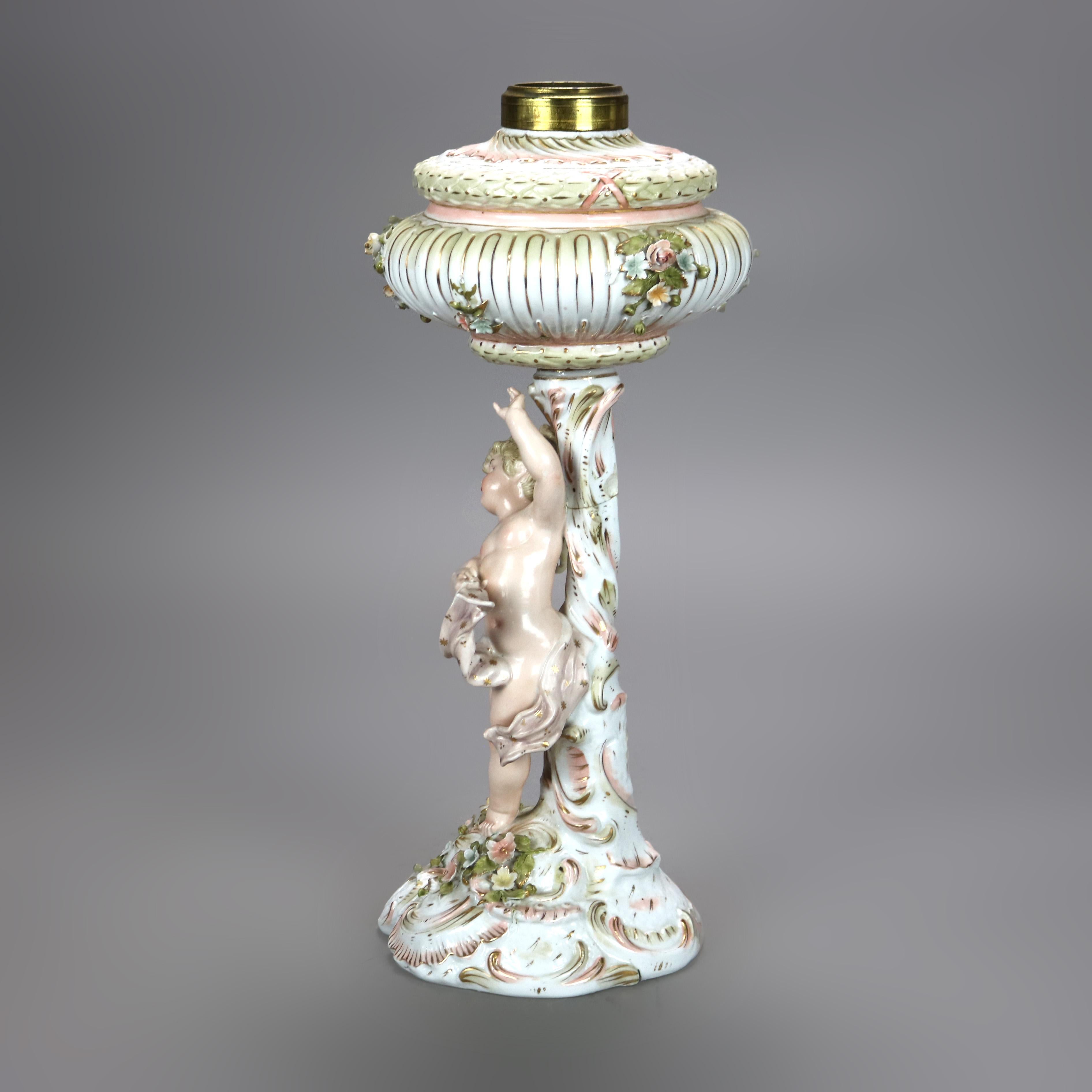 Antike Dresdener oder Meissener klassische figurale Cherub-Porzellan-Öllampe, 19. Jahrhundert, Öllampe im Angebot 1