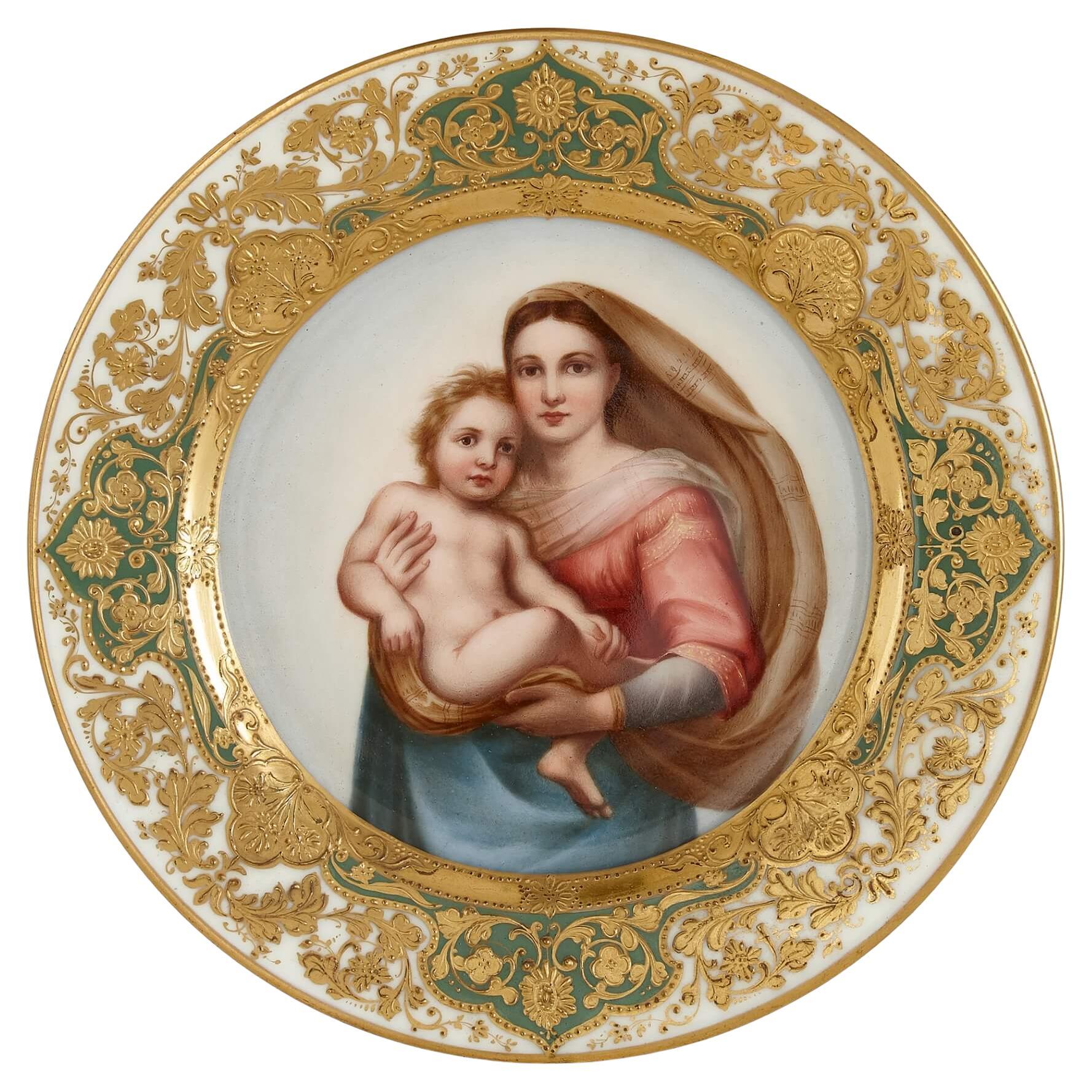 Ancienne assiette de cabinet en porcelaine de Dresde représentant la Madone d'après Raphaël