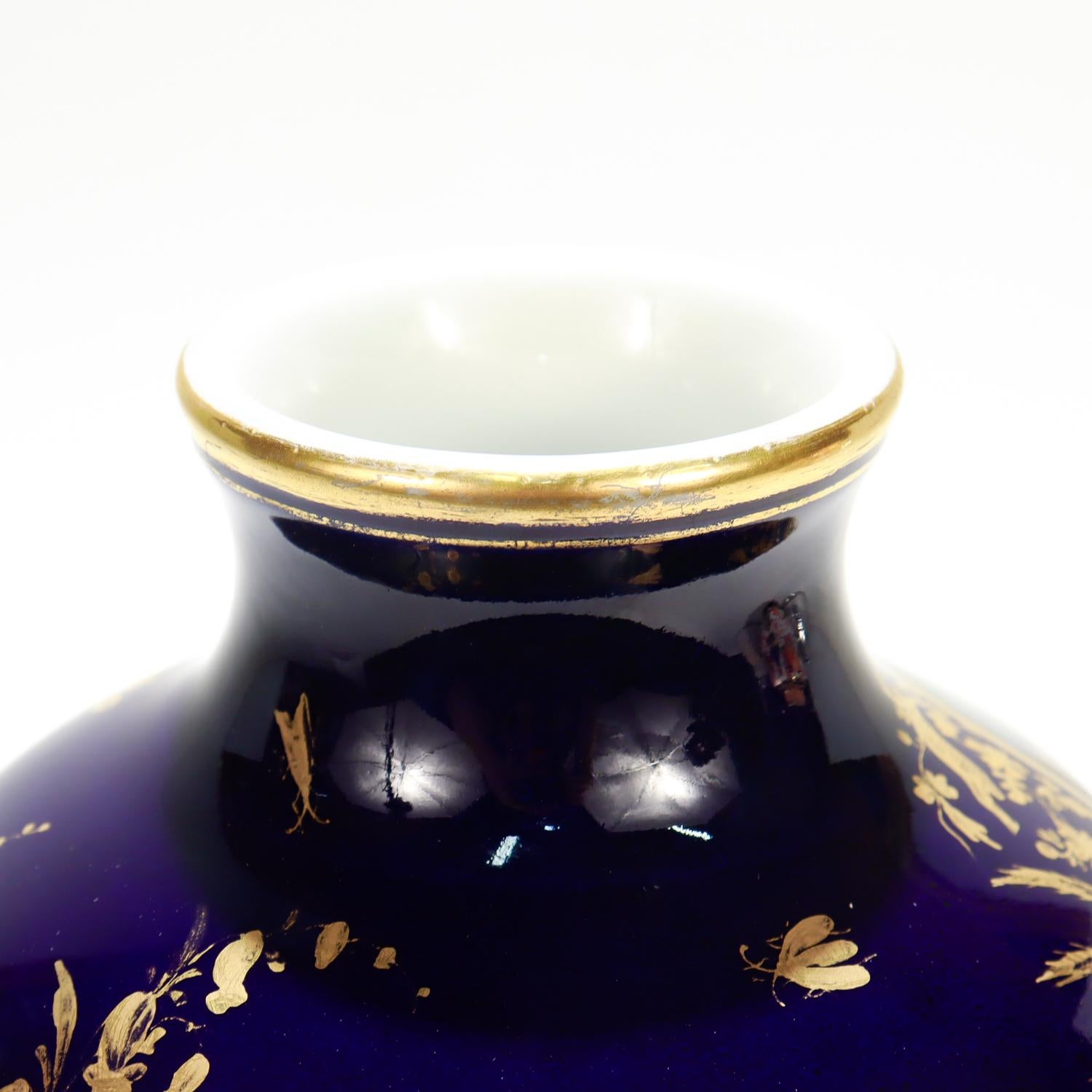Antico Vaso da armadio in porcellana blu cobalto di Dresden dipinto con Cupido e Venere in vendita 7