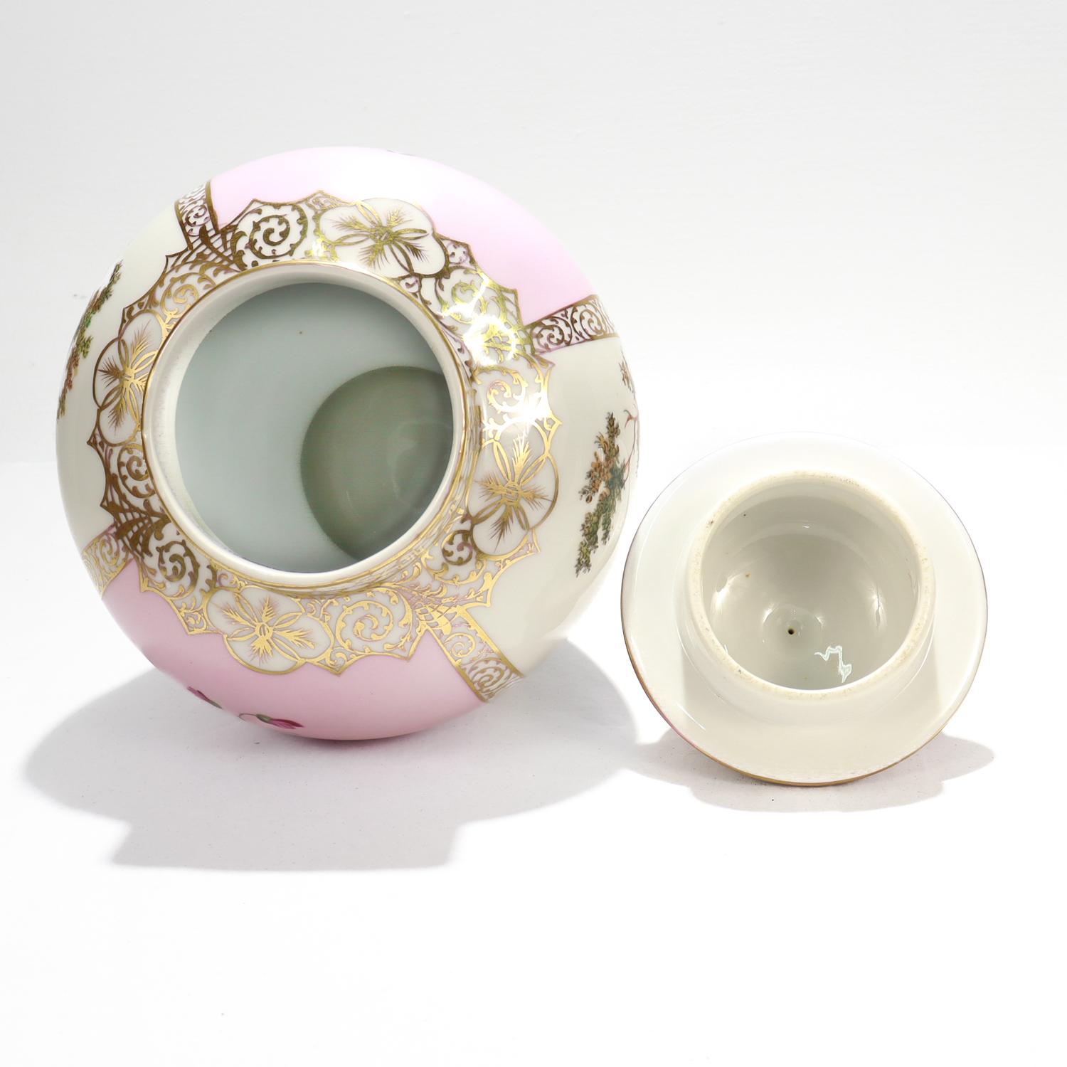 Antico vaso con coperchio in porcellana Dresden Porcelain con fondo rosa in vendita 9
