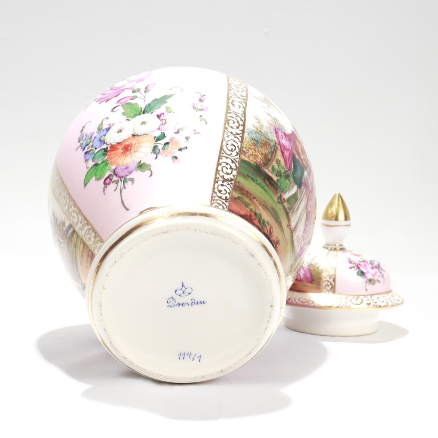 Antico vaso con coperchio in porcellana Dresden Porcelain con fondo rosa in vendita 10