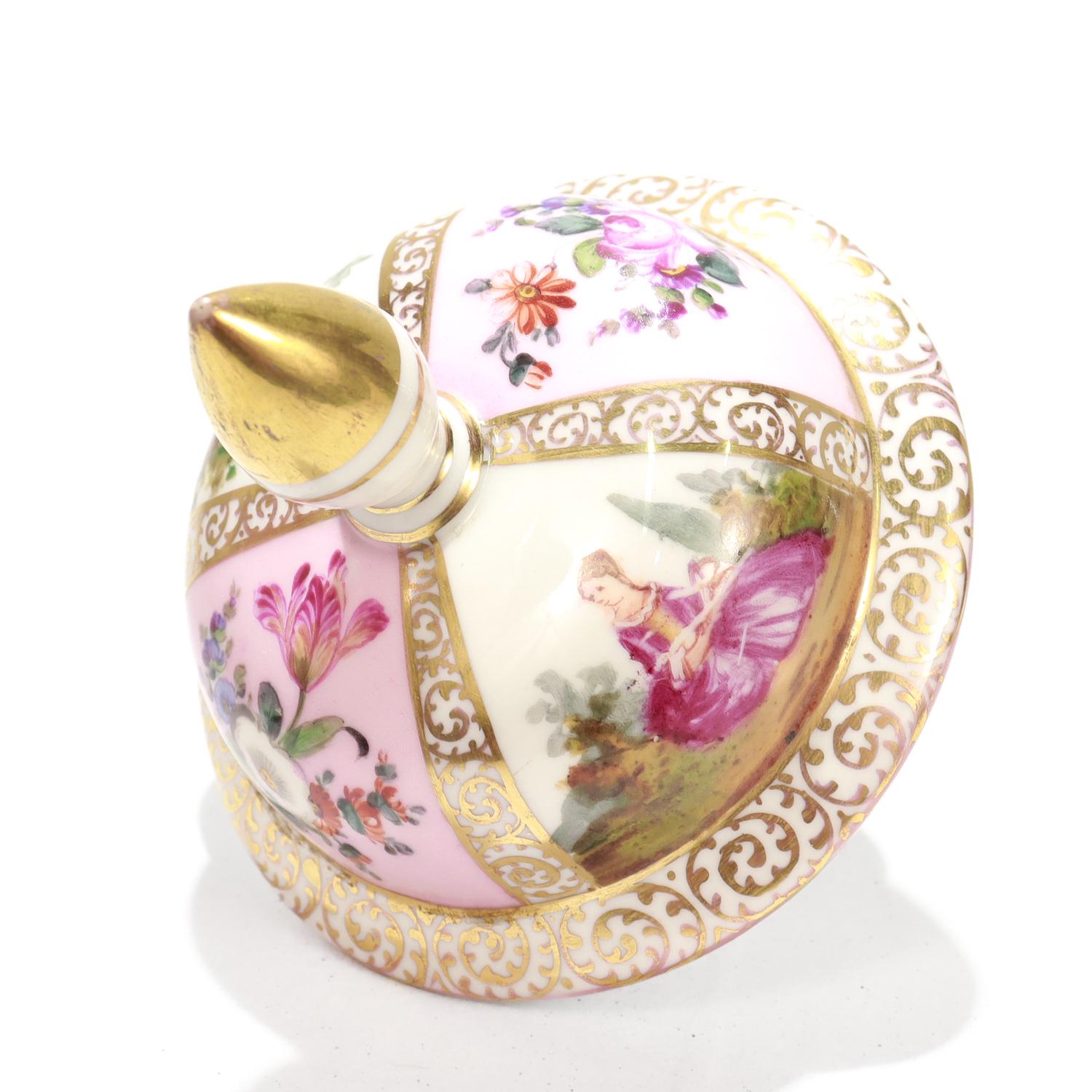 Antico vaso con coperchio in porcellana Dresden Porcelain con fondo rosa in vendita 11