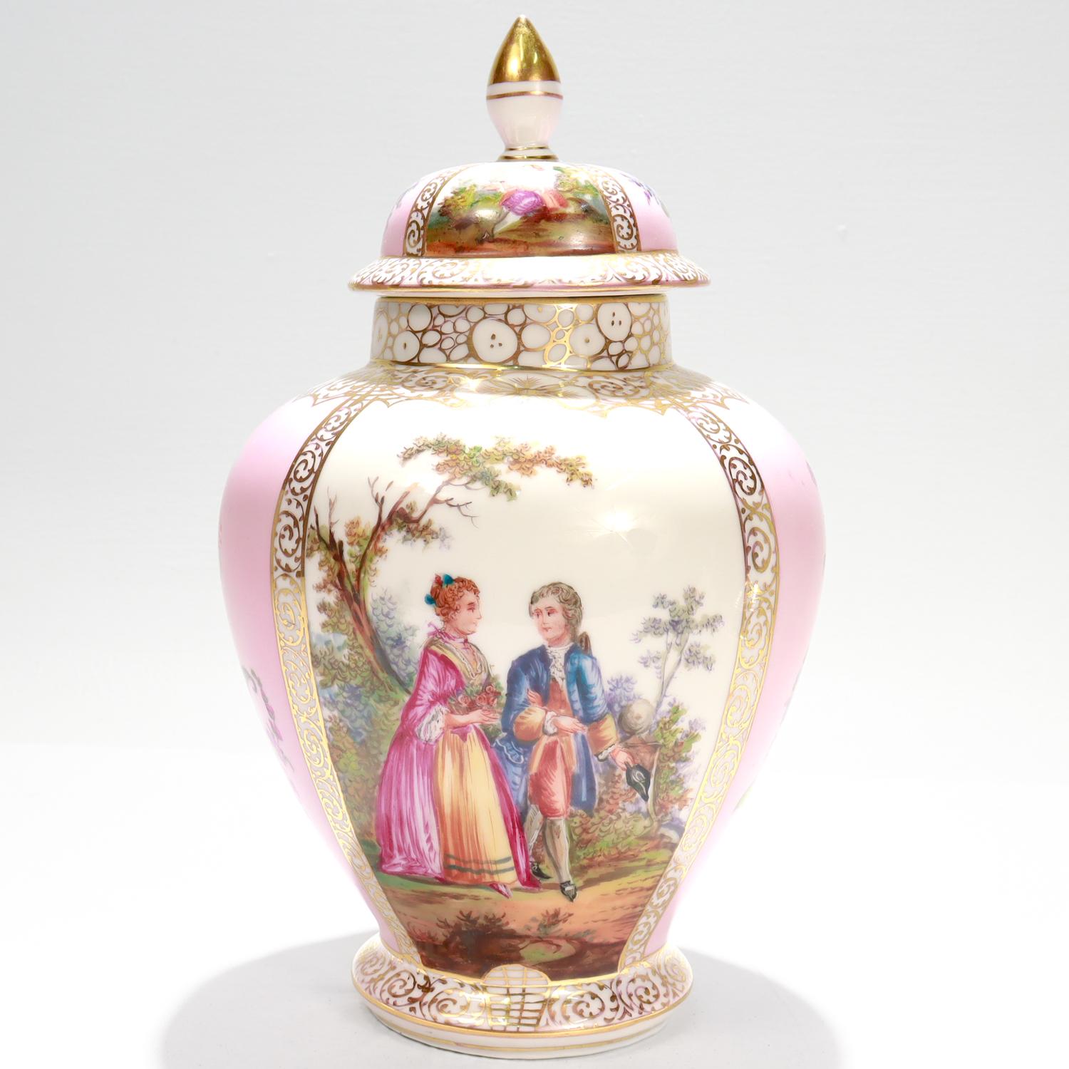 Antico vaso con coperchio in porcellana Dresden Porcelain con fondo rosa in vendita 13