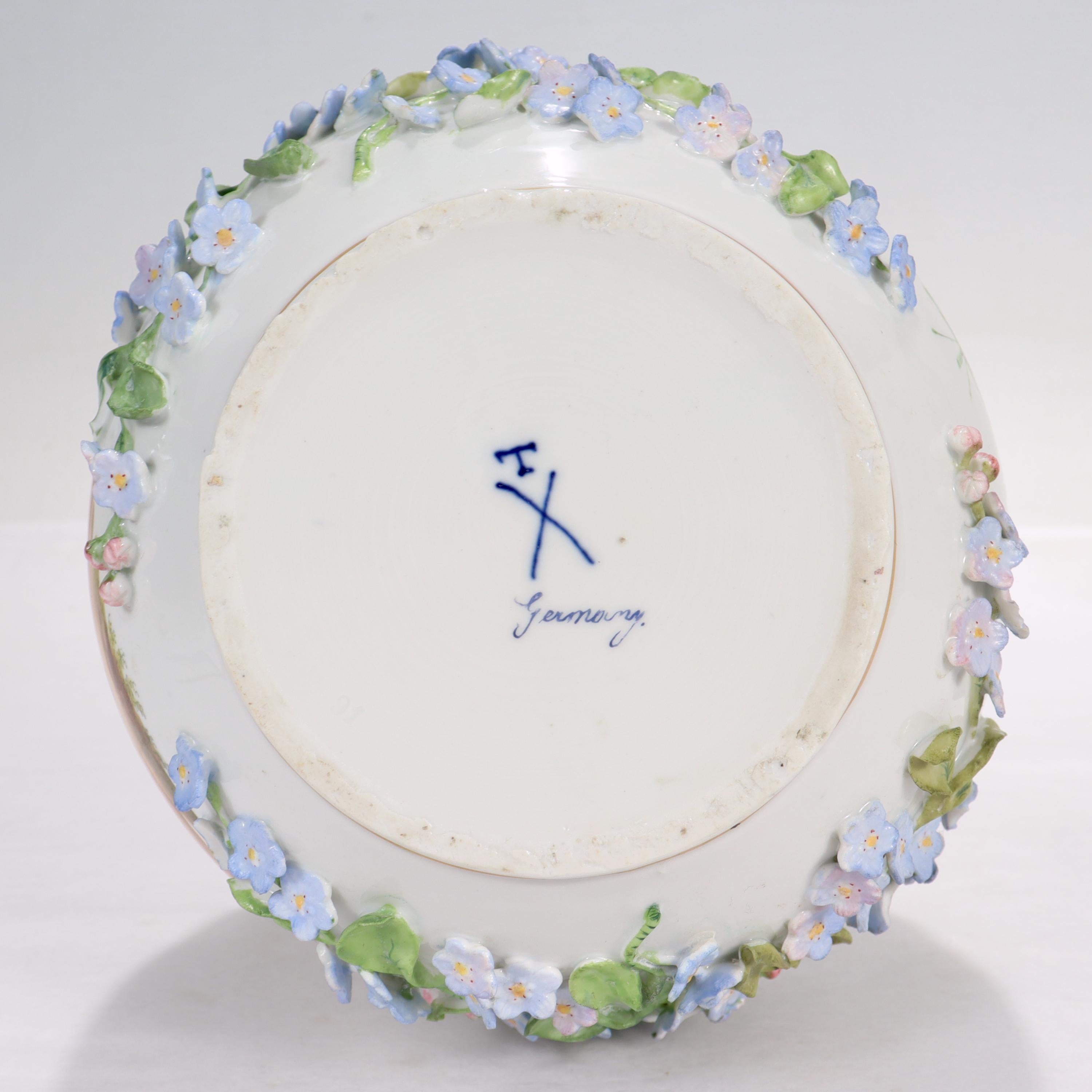 Ancien vase à col de bouteille incrusté de fleurs en porcelaine Potschappel de Dresde en vente 2