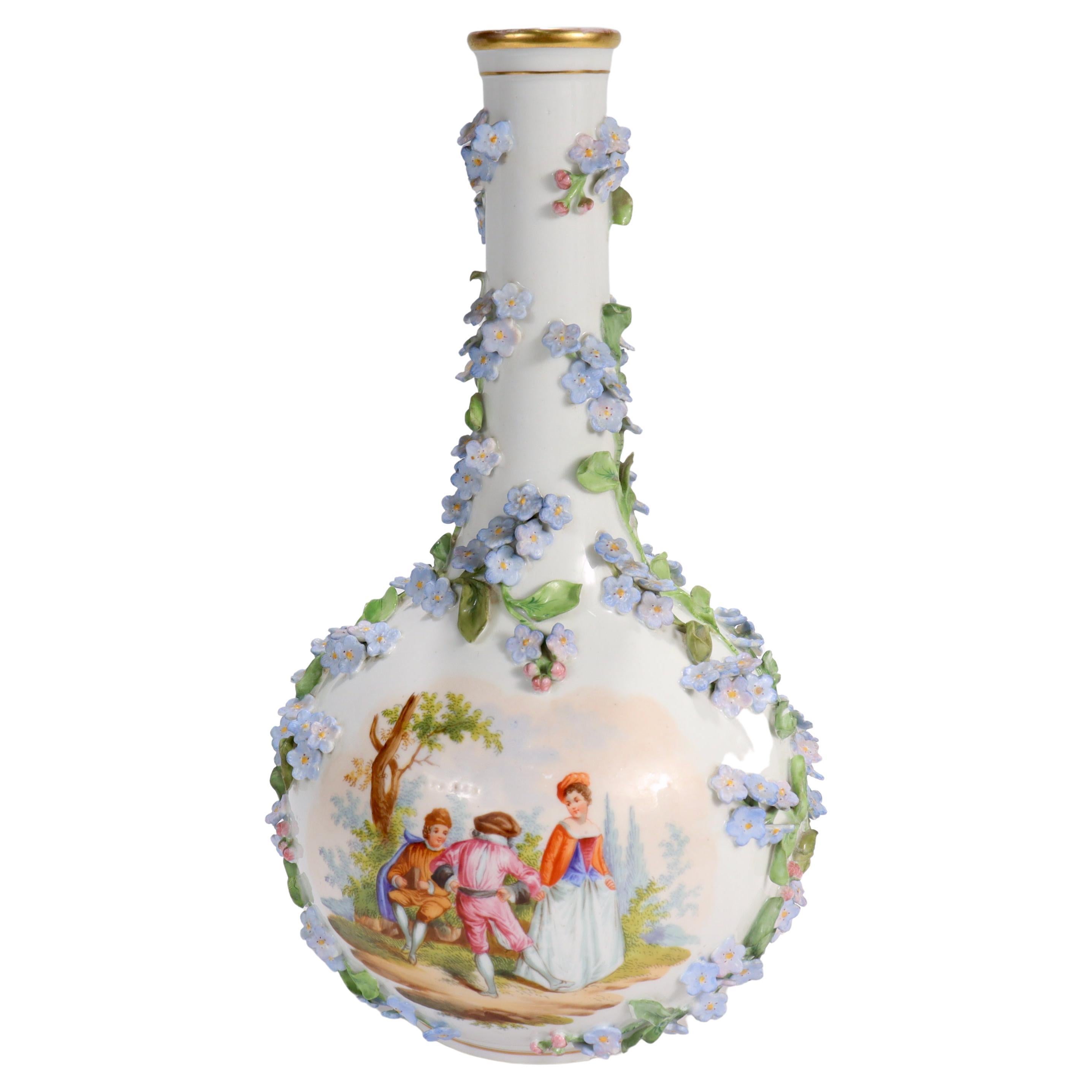 Vase à col de bouteille ancien en porcelaine incrustée de fleurs de Potschappel, Dresde