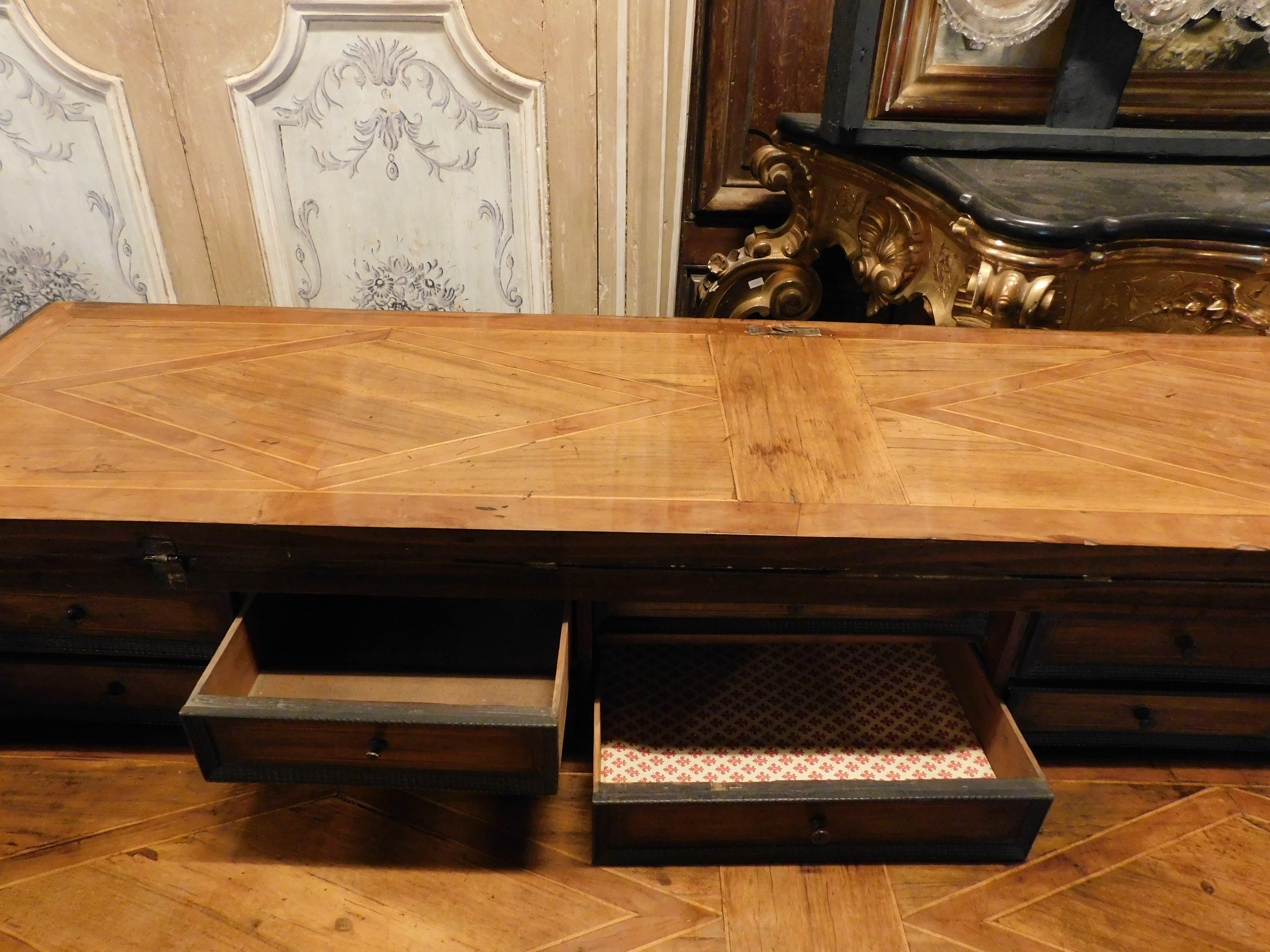 Dresser/flap cabinets in walnut and briar inlay, Italy For Sale 2