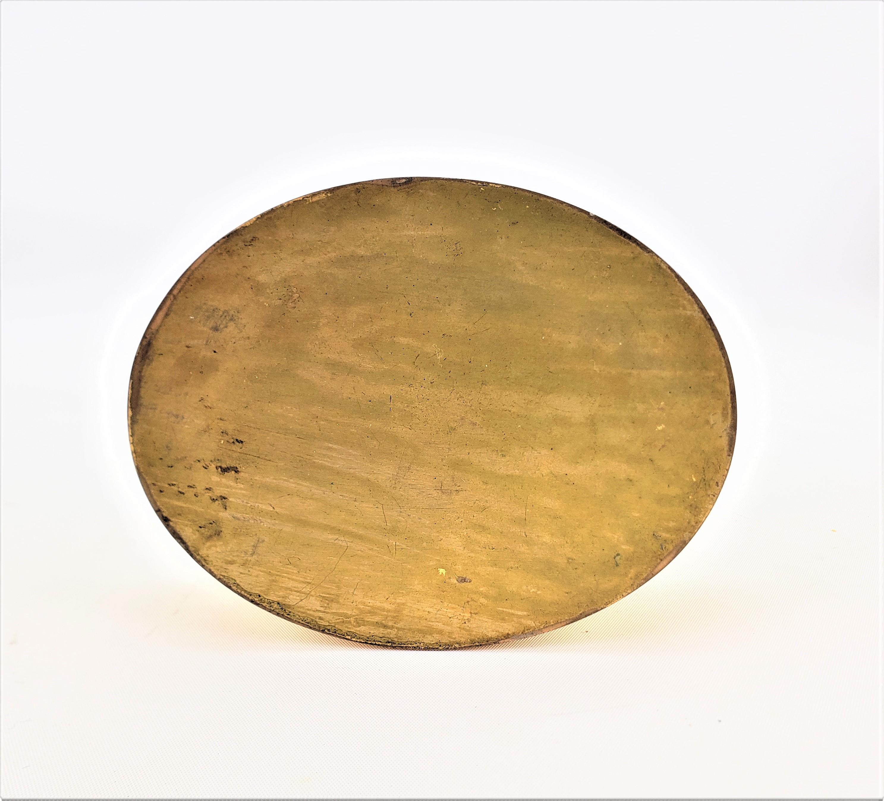XIXe siècle Commode ou boîte à bijoux ancienne avec portrait en émail et montures en bronze doré  en vente