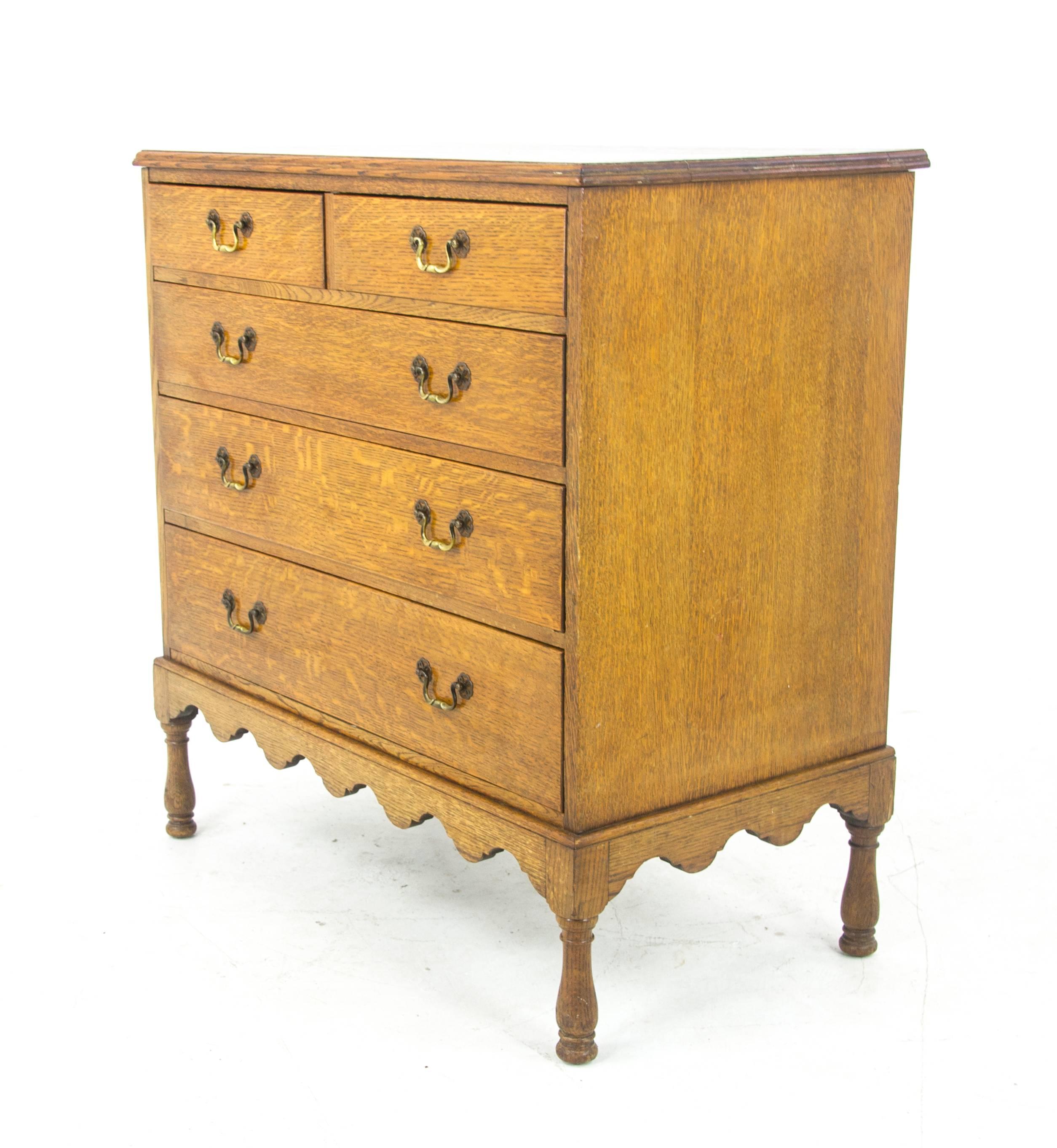Écossais Antique Dresser:: Tiger Oak Dresser:: Five-Drawer Dresser:: Scotland:: 1890 REDUCED !