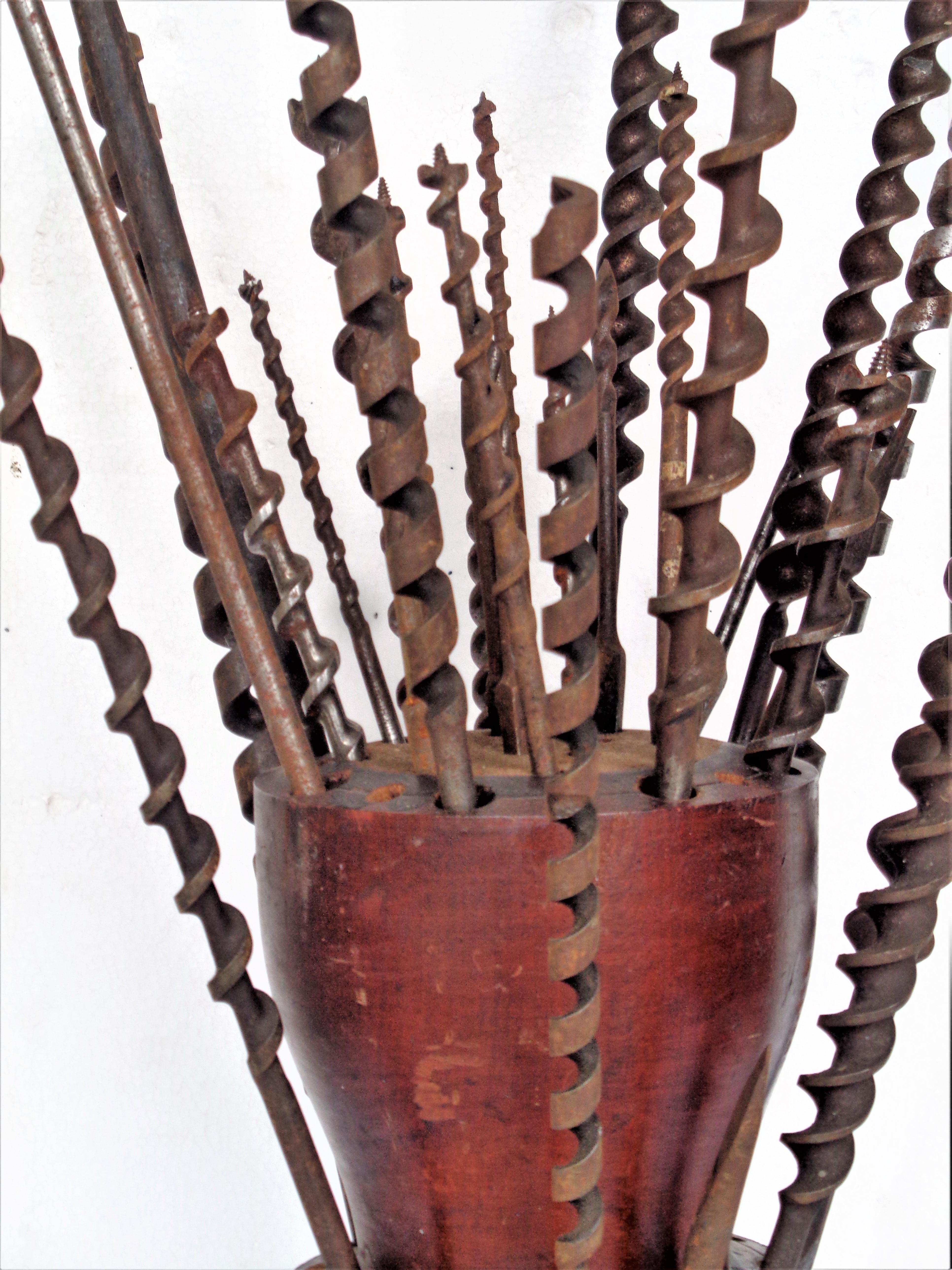 Antiker Drill Bit Holder & Drill Bits, als gefundene Industrieskulptur im Angebot 8