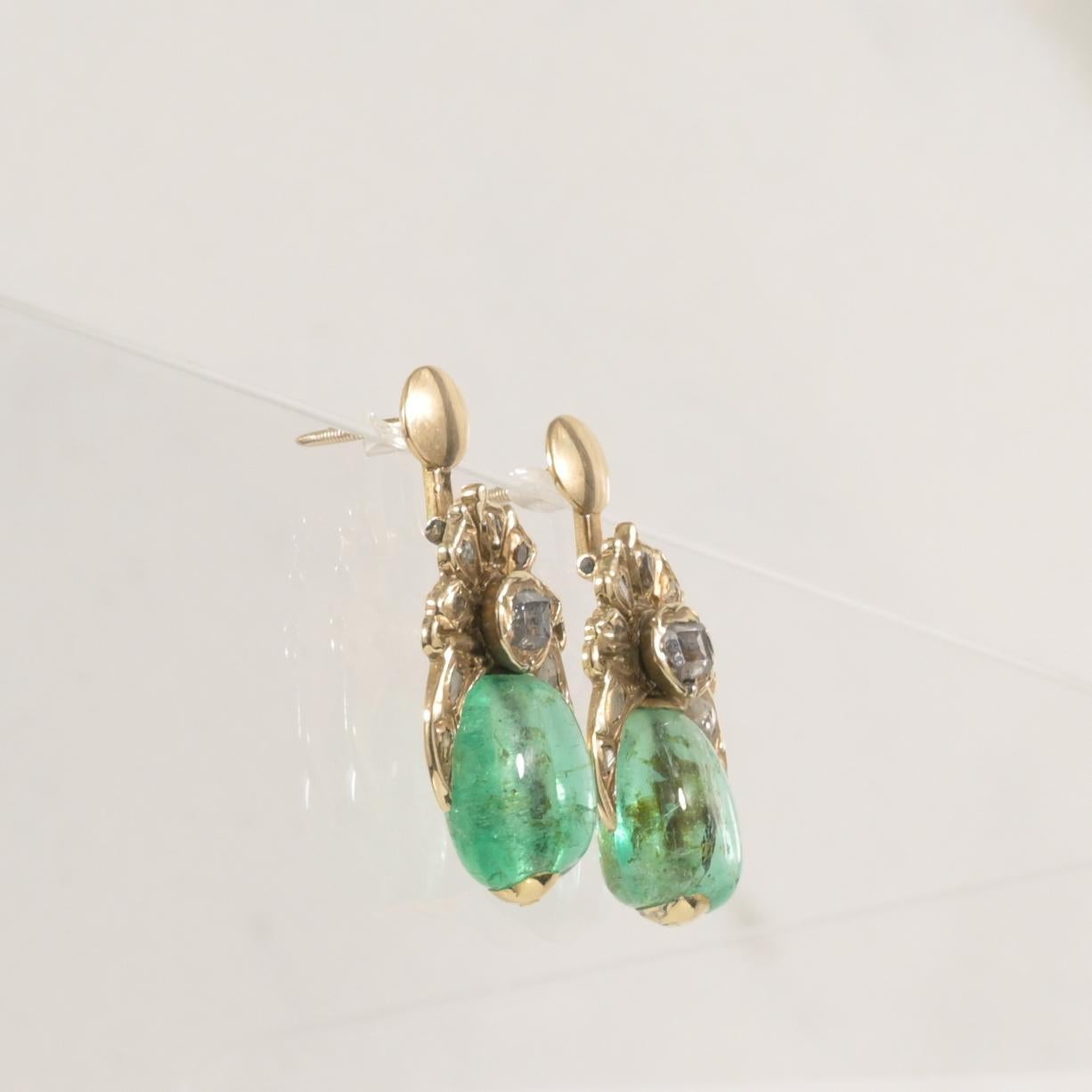 Antike geschliffene Smaragd-Cabochon-Ohrringe mit Rosenschliff-Diamanten 14K Gold im Zustand „Gut“ in Addison, TX