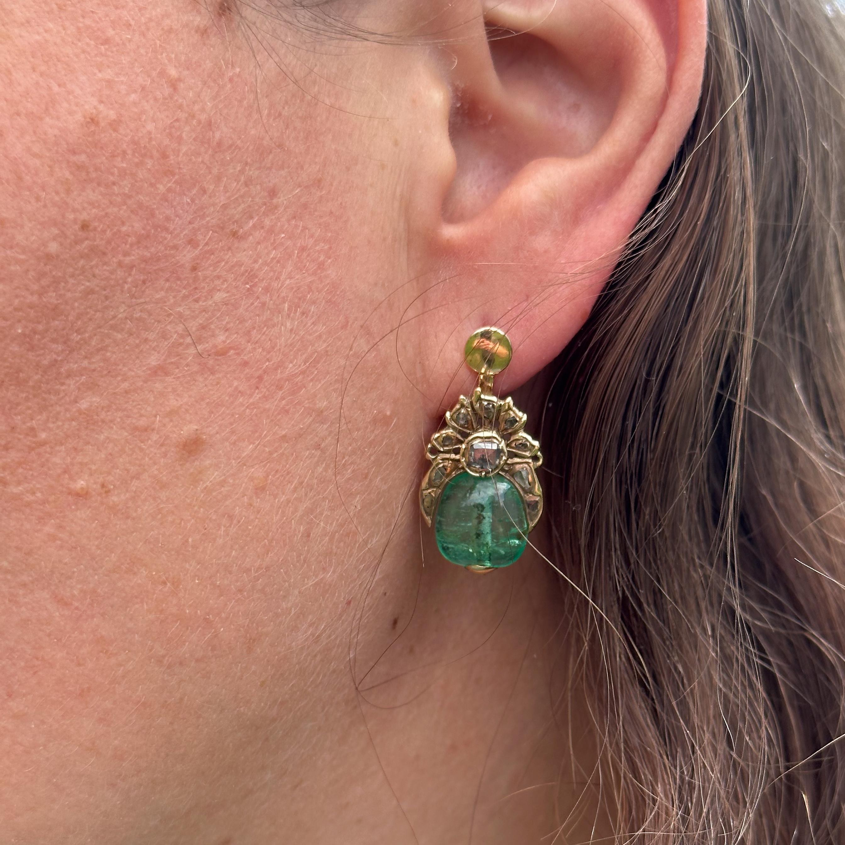 Antike geschliffene Smaragd-Cabochon-Ohrringe mit Rosenschliff-Diamanten 14K Gold 3