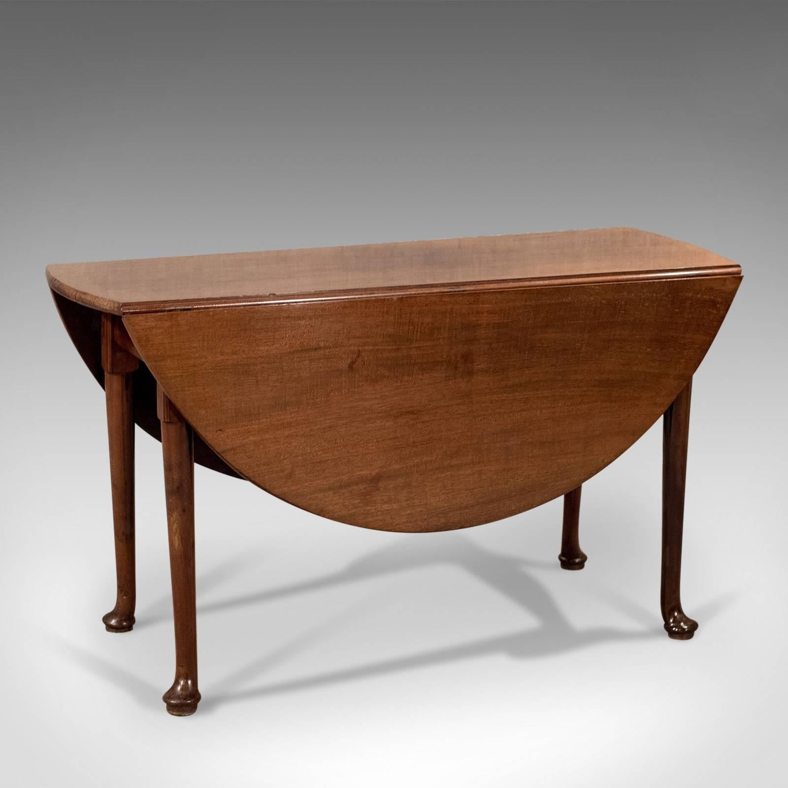 This is an antique drop flap dining table in mahogany. English and dating to the late Georgian period, circa 1800.

Stunning mahogany with a very attractive mid tone
Desirable aged patina with an acquired gentle deflection to the top adding charm