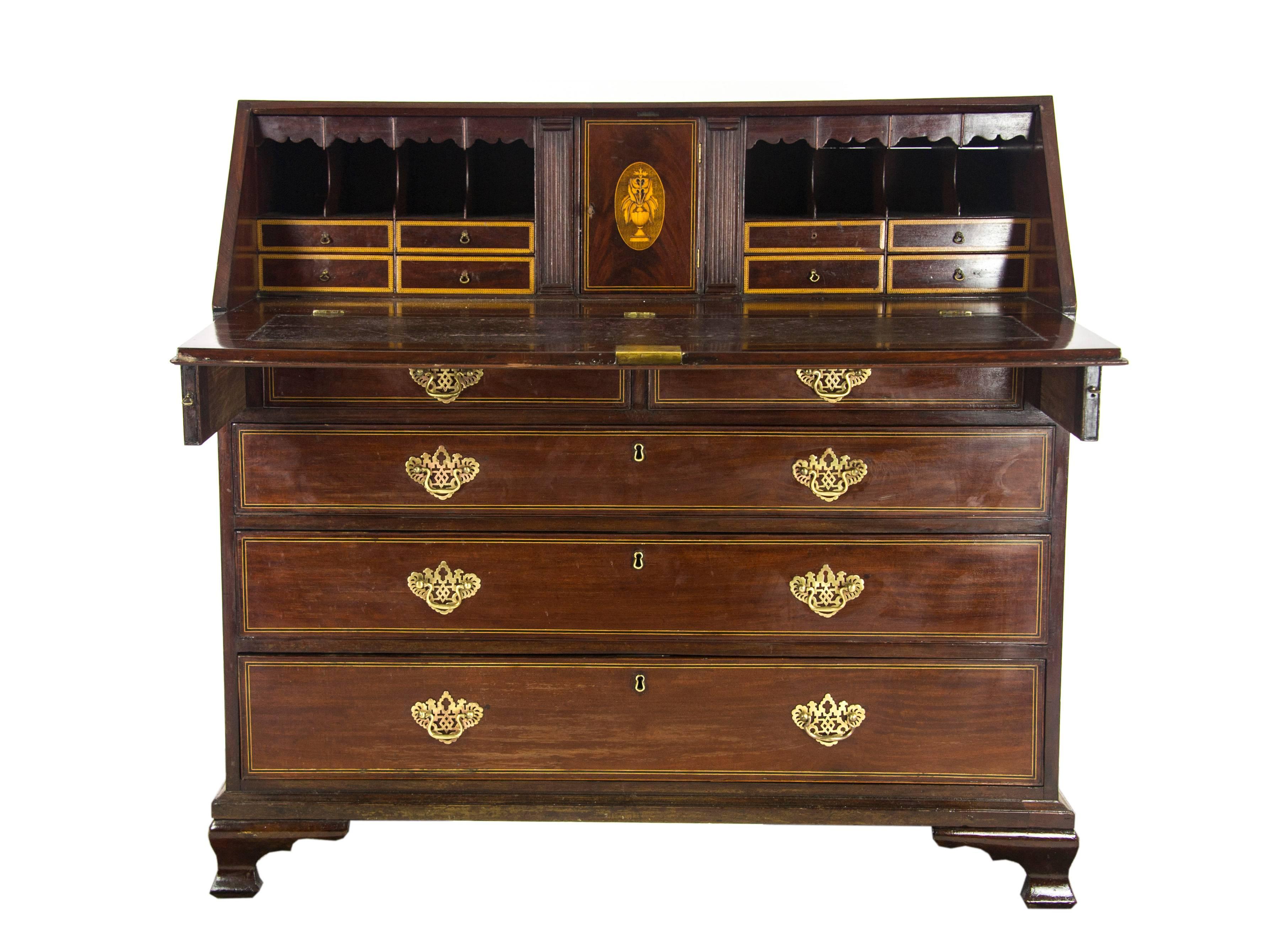 Walnut bureau, antique drop front desk, writing table, George III, antique furniture, B1032

Scotland 1800
Solid Walnut with satinwood veneers
Inlaid top
Inlaid Walnut fall front opens to reveal a quality fitted interior
Eight satinwood inlaid