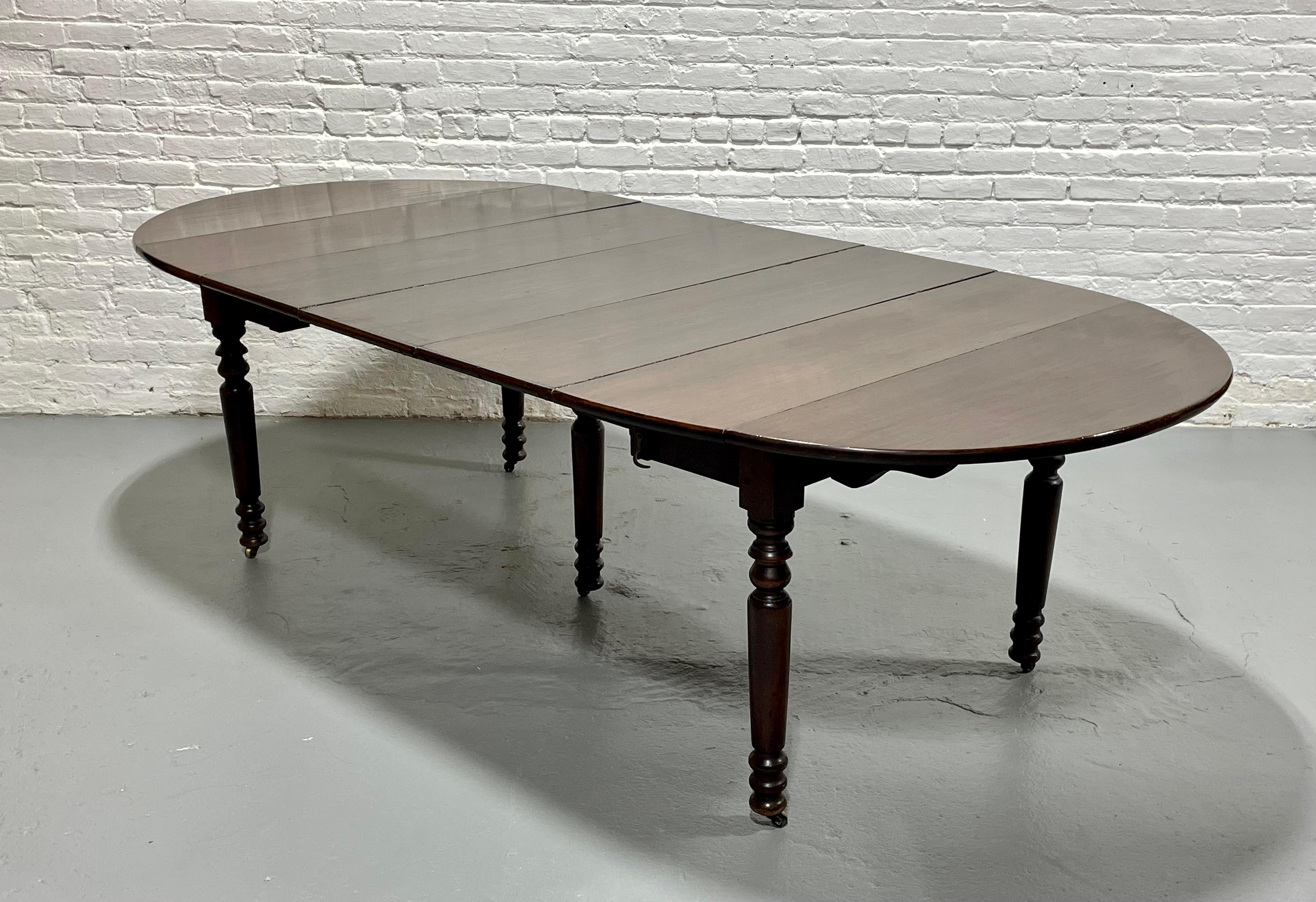 Antique Drop Leaf Expandable Mahogany Oval Dining Table, c. 1910 For Sale 5