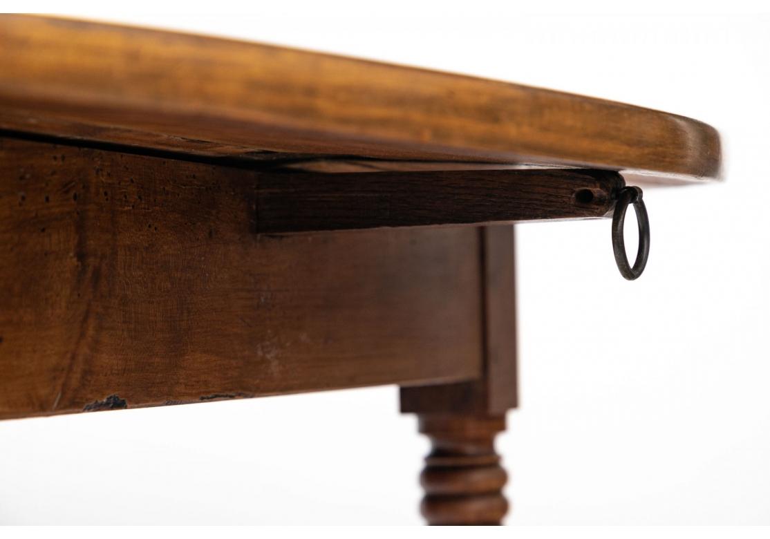 Antiker klappbarer Hartholztisch mit gedrechselten Bobbin-Beinen (Rustikal) im Angebot