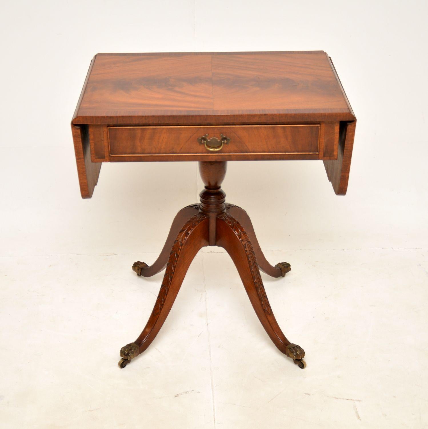 A beautiful and very well made antique drop leaf side table. This was made in England,it dates from around the 1930s.

It is of superb quality, with lovely flamed grain patterns. The top is cross banded and has two drop down leaves that can lift
