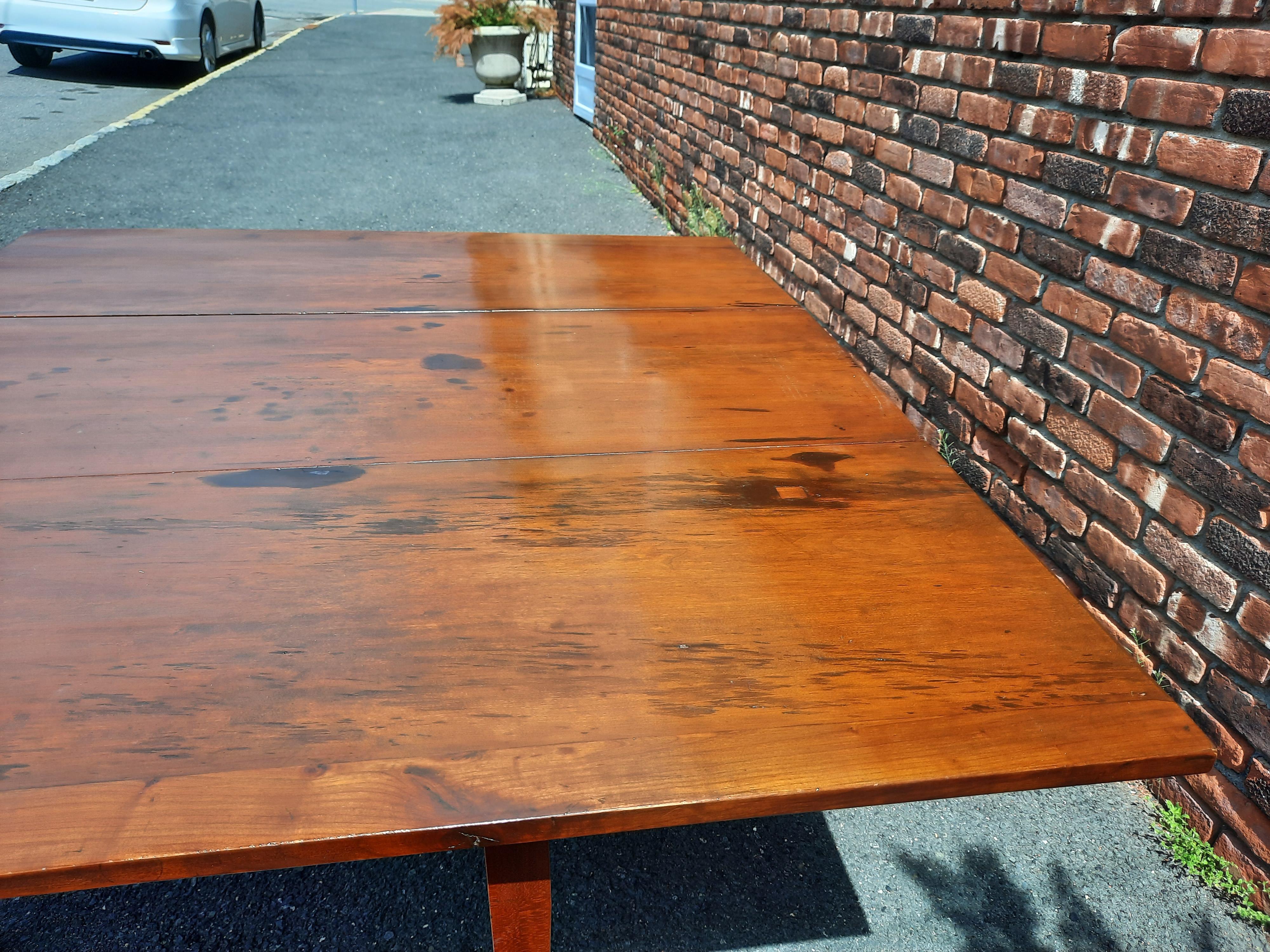 Antique Drop Leaf Table in Solid Hardwood In Good Condition For Sale In Livingston, NJ