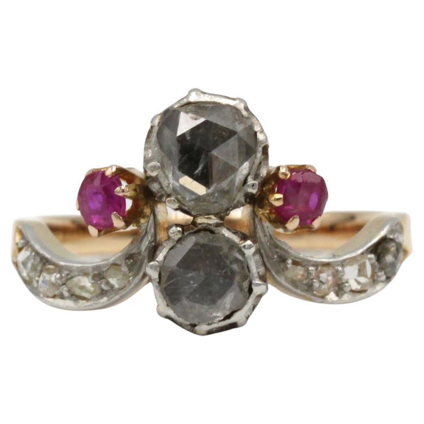 Bague de duchesse ancienne en or 18 carats, diamants taillés en rose et rubis