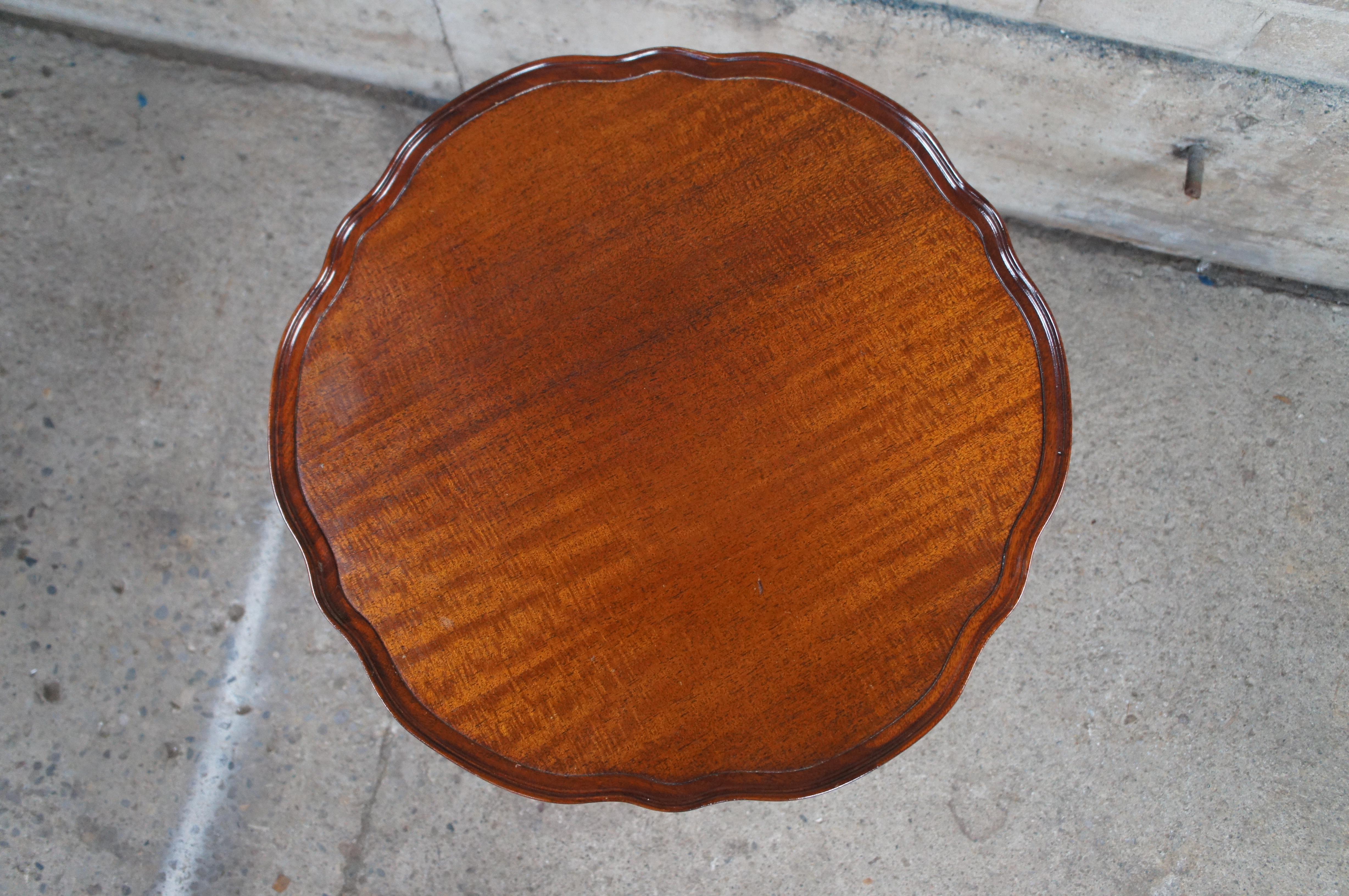 Antique Duncan Phyfe Mahogany Serpentine Pie Crust Pedestal Tea Table Stand In Good Condition In Dayton, OH