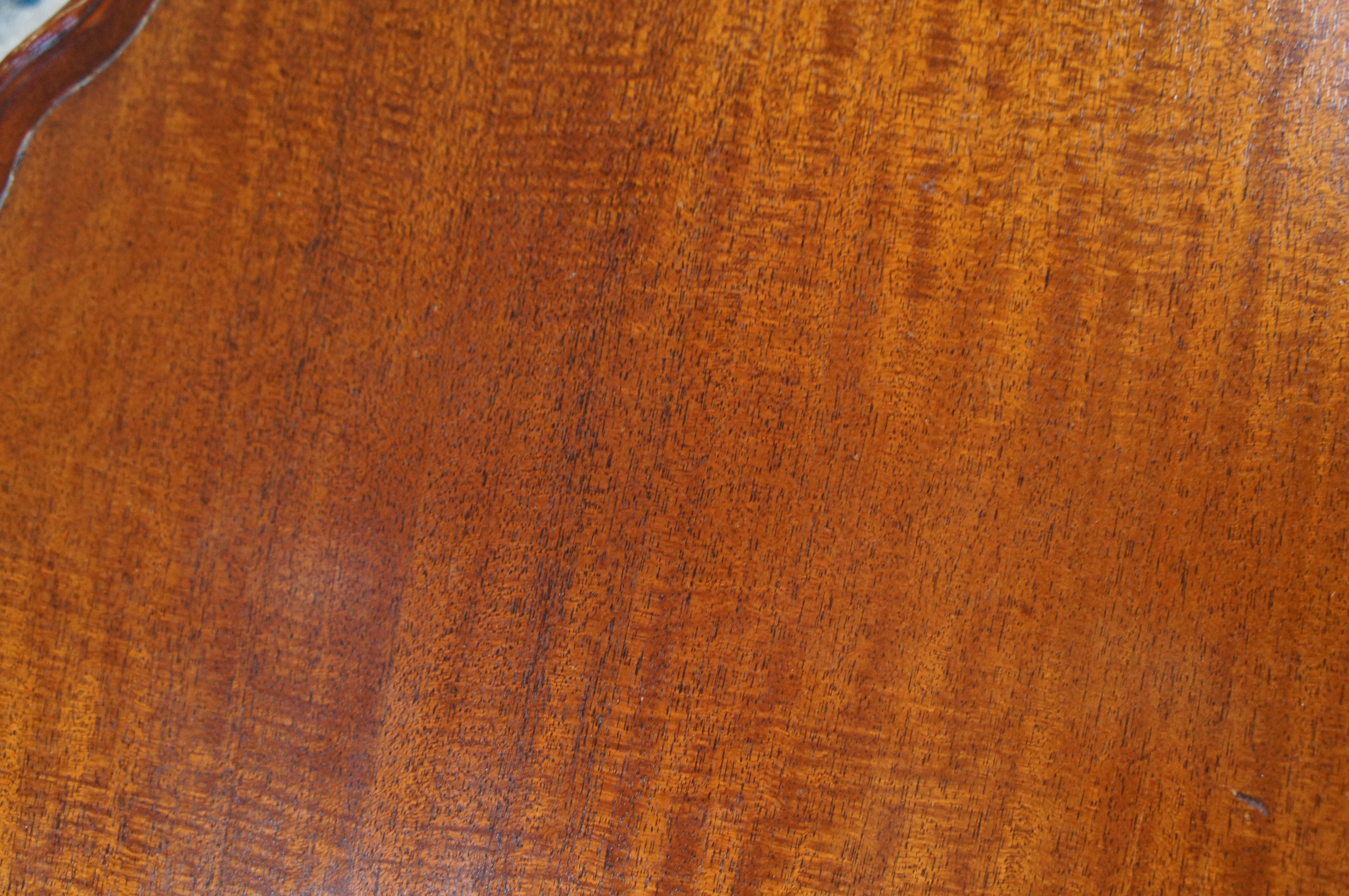 20th Century Antique Duncan Phyfe Mahogany Serpentine Pie Crust Pedestal Tea Table Stand
