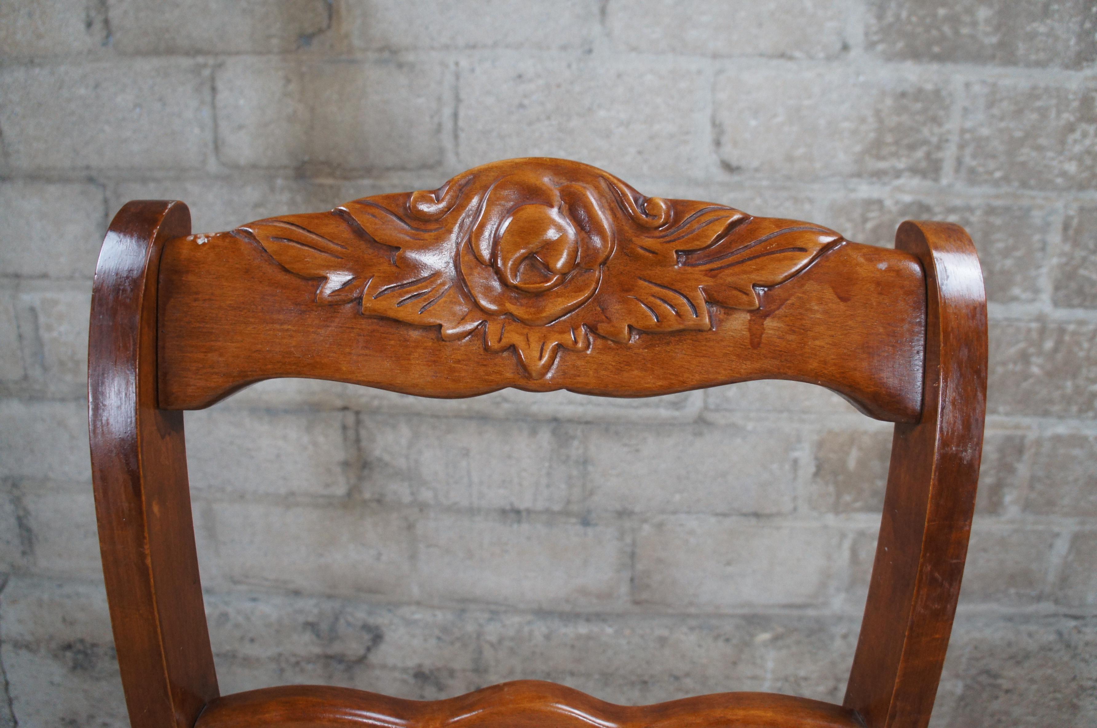Antique Duncan Phyfe Style Mahogany Carved Rose Back Dining Side Chair In Good Condition In Dayton, OH