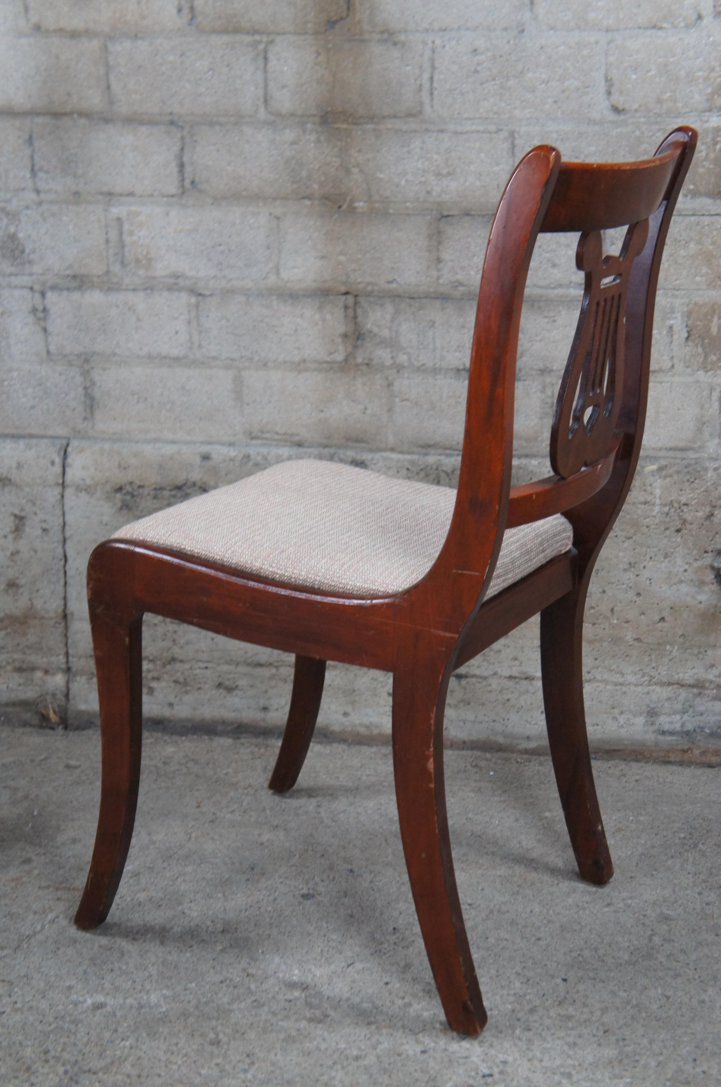 Antica sedia da pranzo con schienale ad arpa in stile Duncan Phyfe in mogano 3