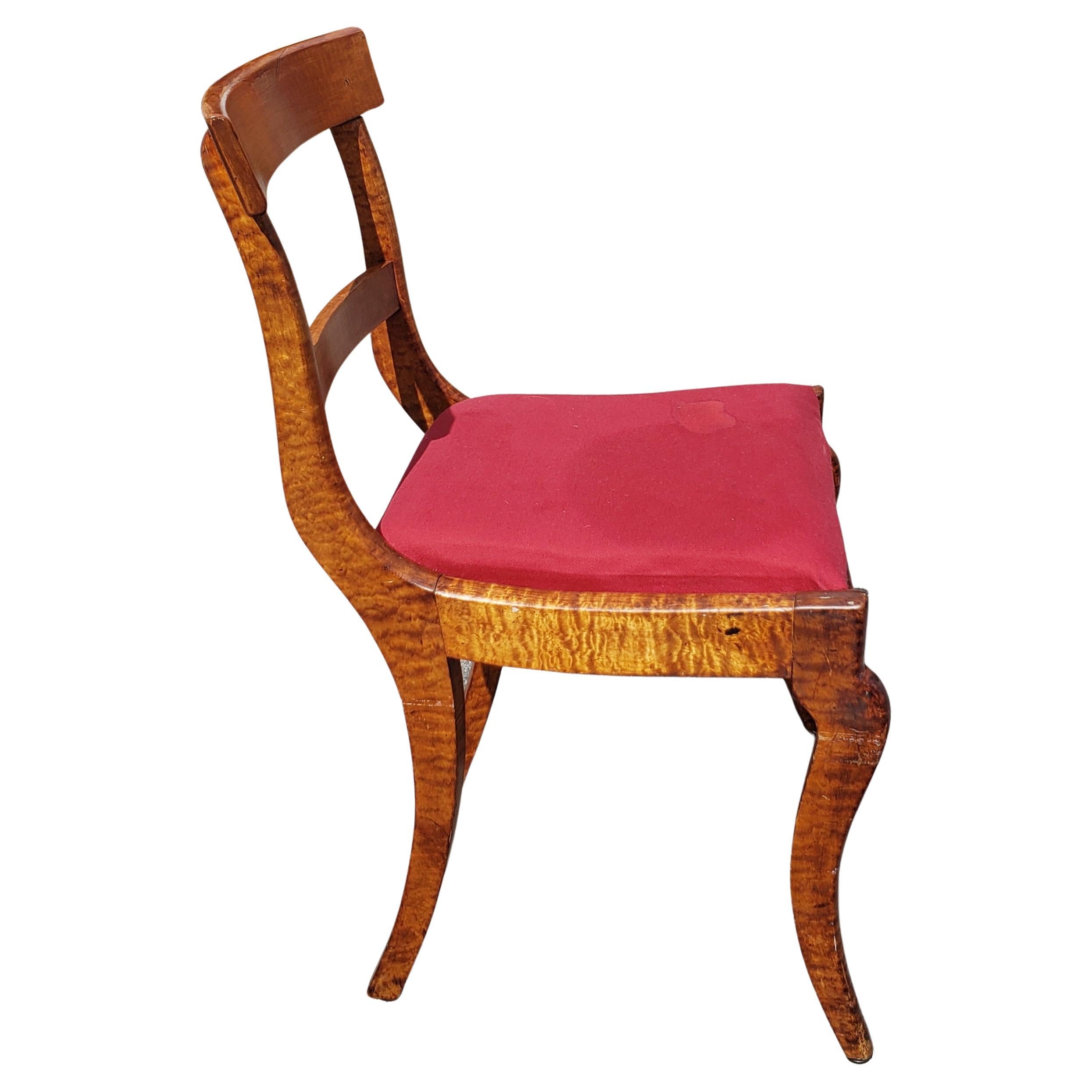 Travail du bois Fauteuil ancien en érable tigré Duncan Phyfe, vers 1880 en vente