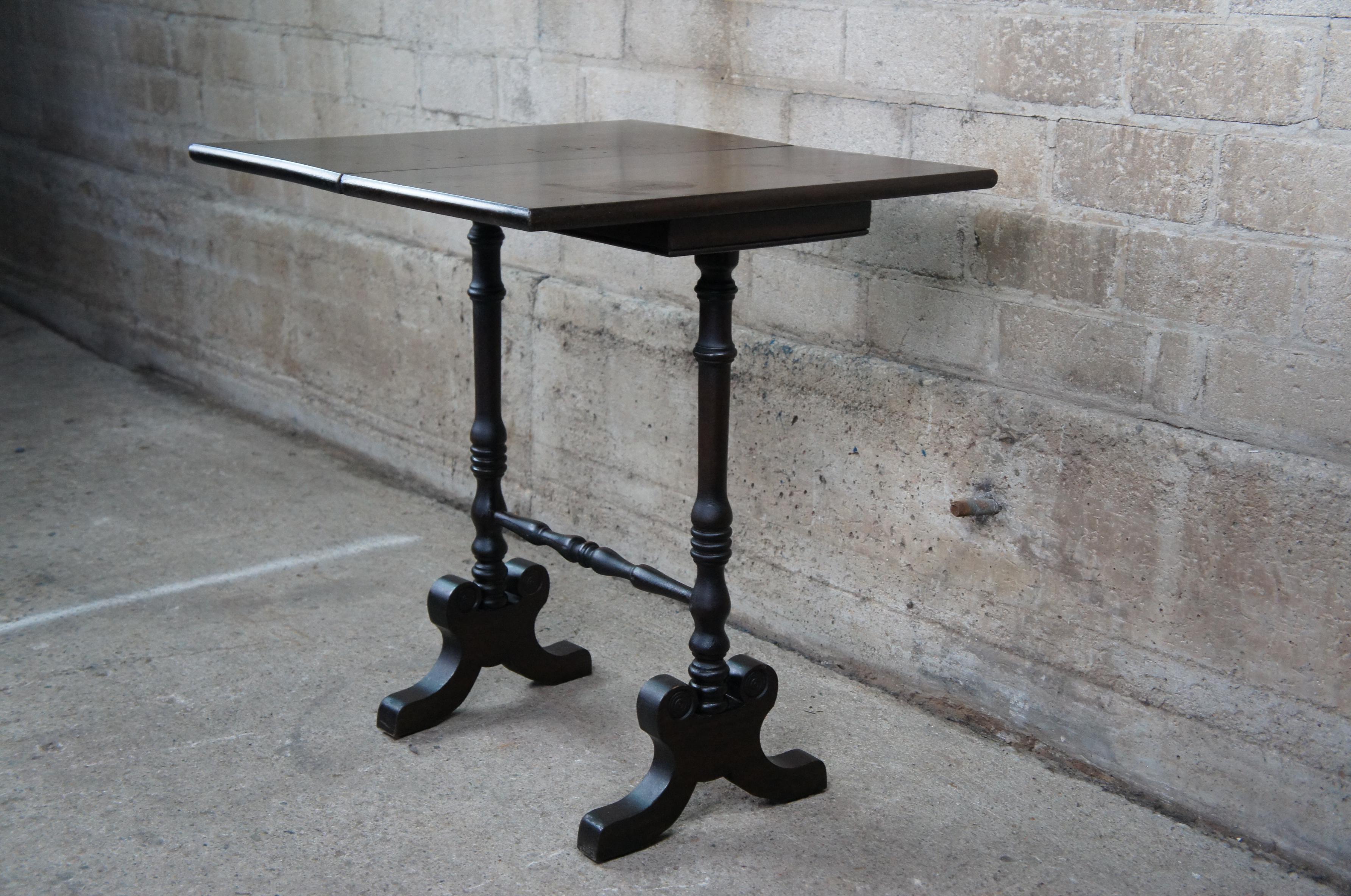 Antique Duncan Phyfe Walnut Flip Top Parlor Game Side Accent Chess Table TV In Good Condition In Dayton, OH