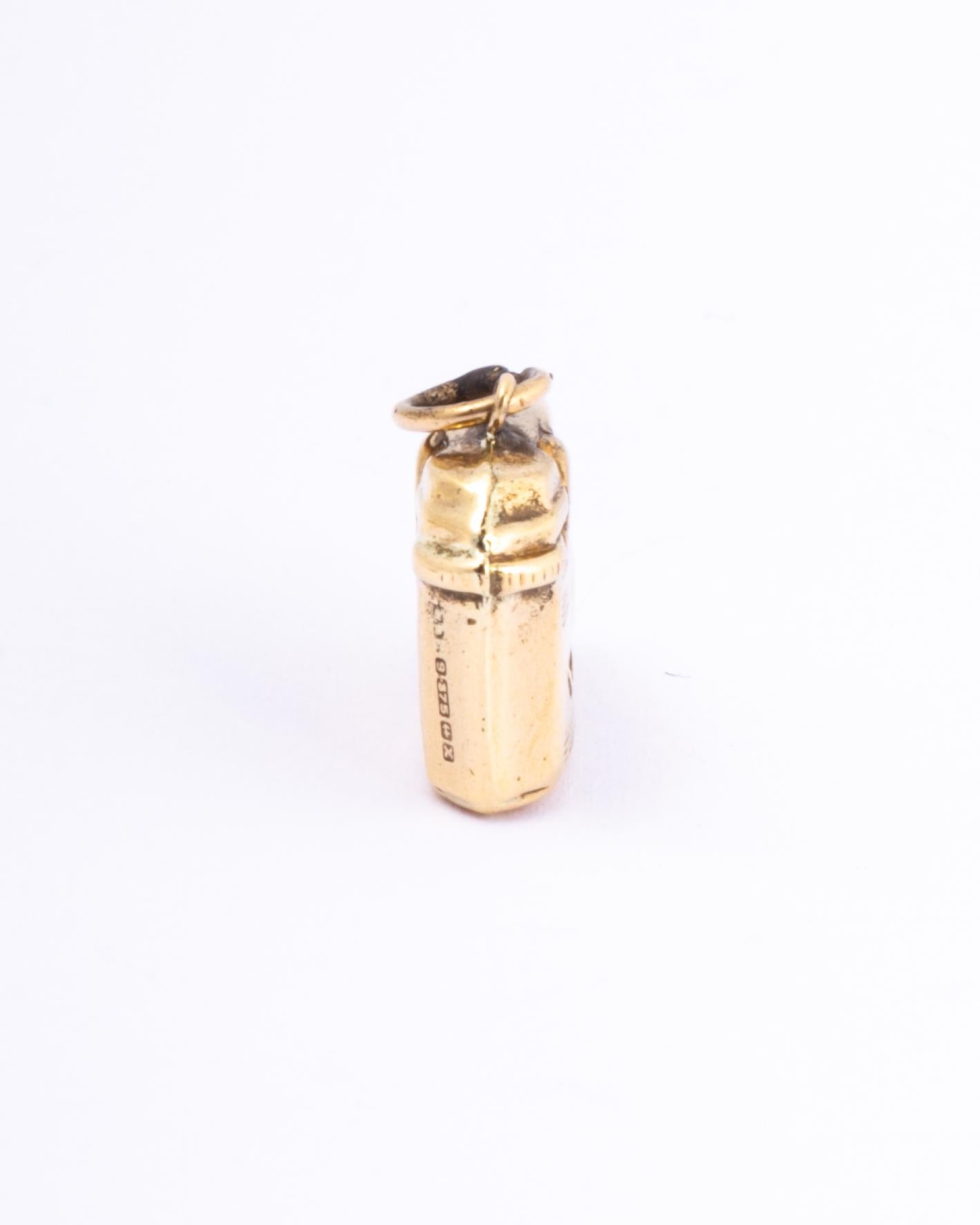 This charm is deigned with a dunhill lighter in mind. Modelled in 9ct gold and made in Birmingham, England.

Charm Dimensions: 17x12mm 

Weight: 1.3g