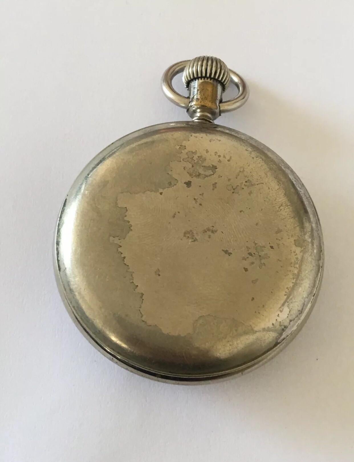 
Antike Duplex-Taschenuhr mit Hemmung Signiert The Waterbury Watch Co.


Diese Uhr funktioniert und tickt einwandfrei. In Anbetracht des Alters dieser antiken Uhr, kann ich nicht garantieren, dass die Zeitmessung genau ist. Die hintere Abdeckung ist