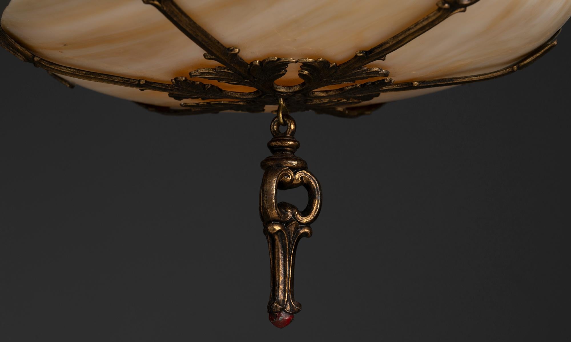 Ottone Antichi pendenti da soffitto in vetro opalino Duplexalite, America circa 1920 in vendita