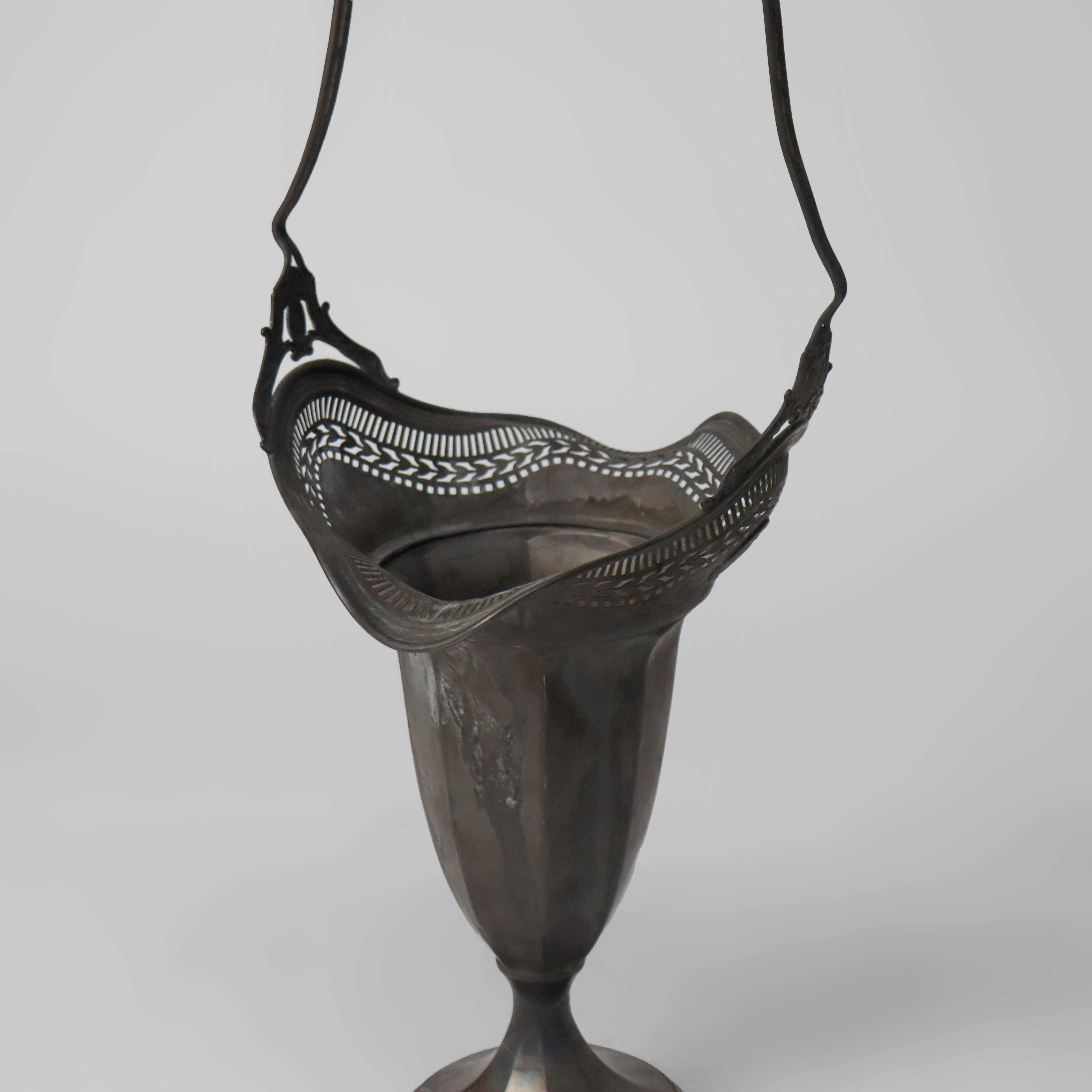 20ième siècle Antique Durgin Sterling Silver Reticulated Weighted Flower Basket C1920 en vente
