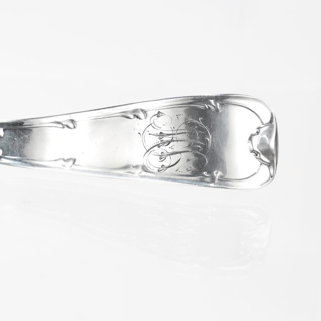 Cucharón sopero antiguo Durgin de plata de ley con diseño de volutas en venta 8